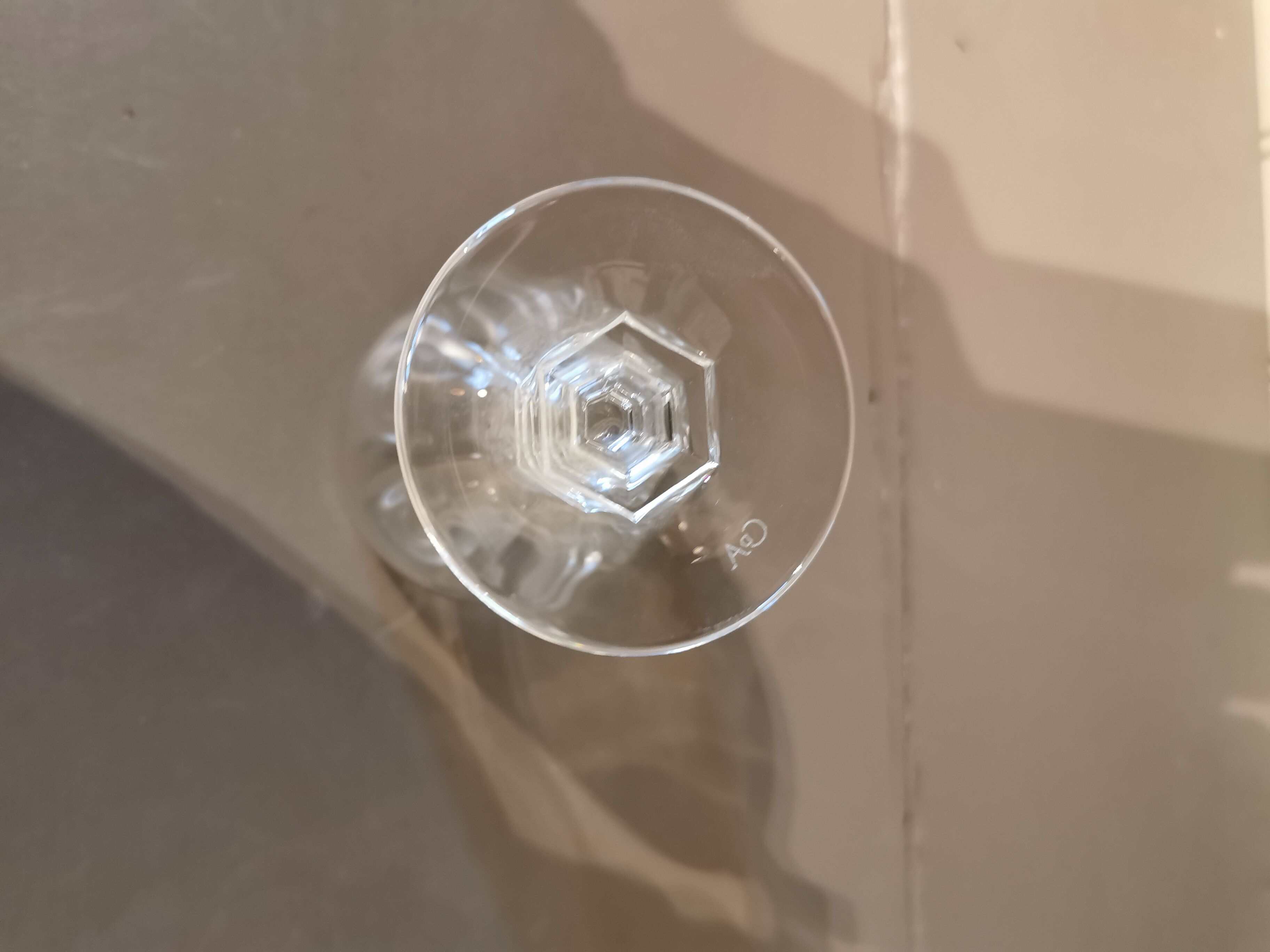Suite de 8 verres à vin en cristal