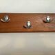 Porte torchons en bois trois doubles crochets aluminium