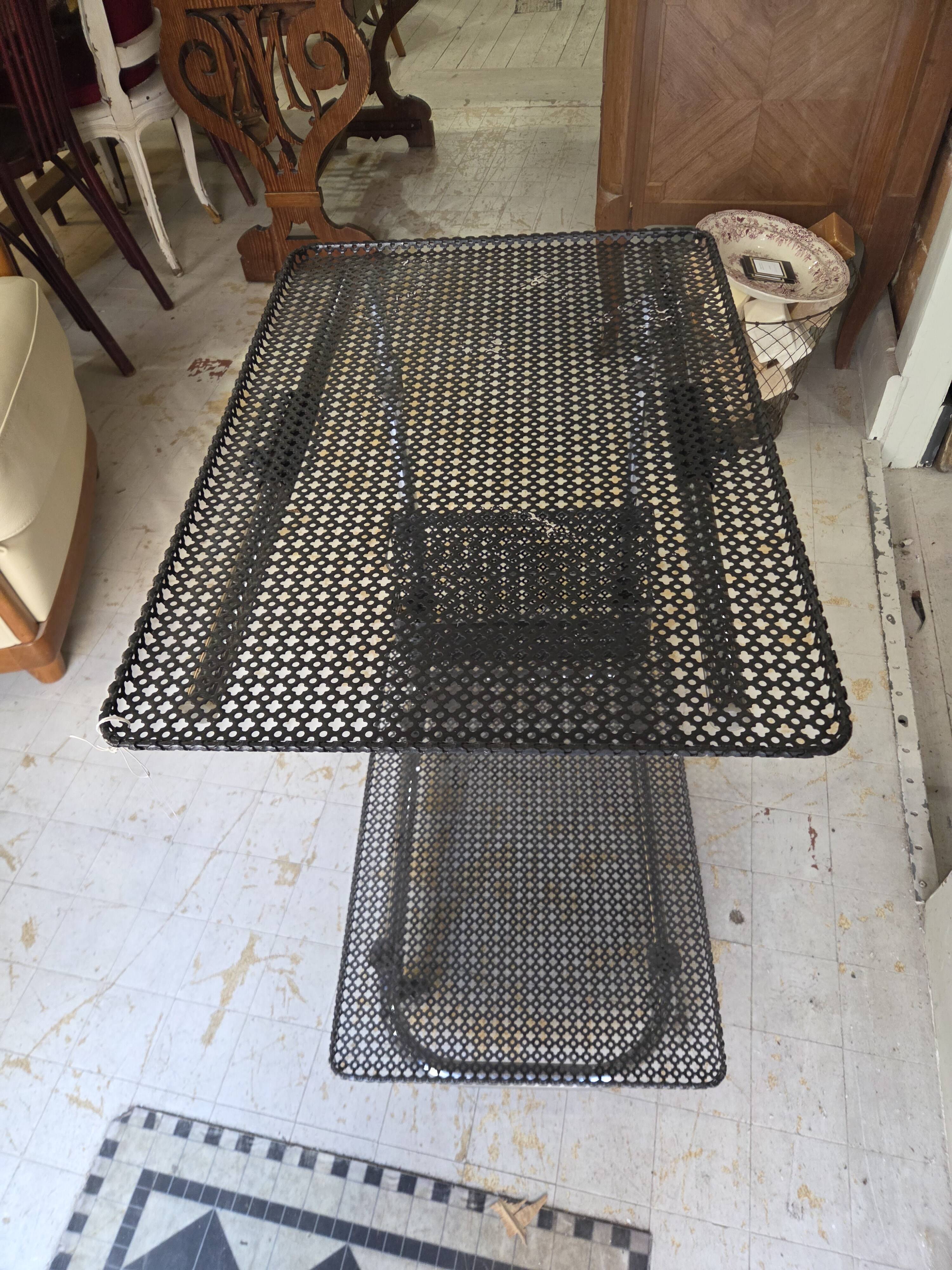 Mategot rolling table