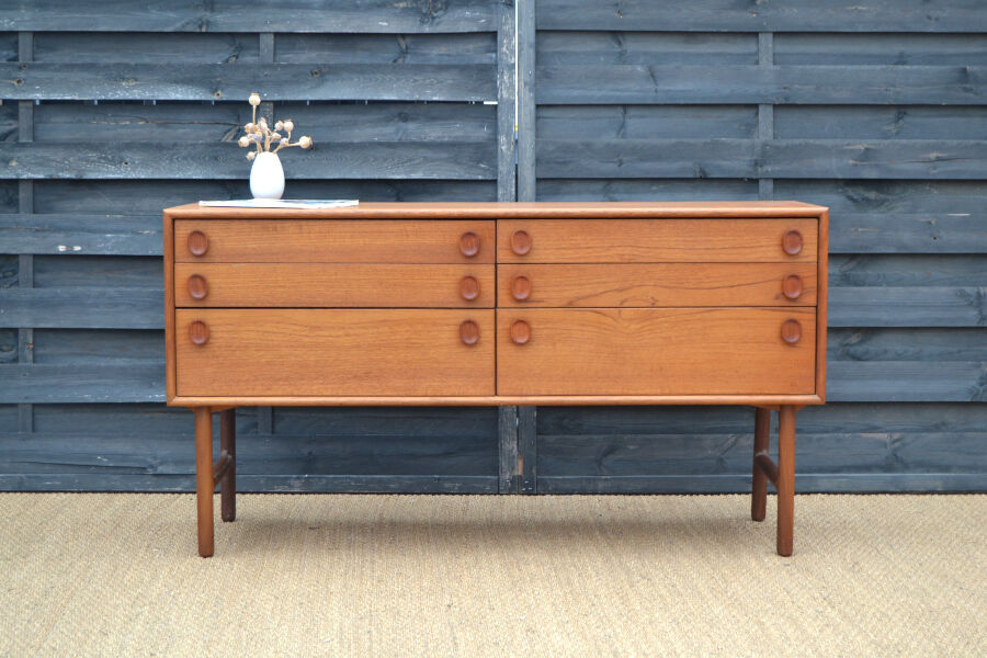Teak chest of drawers by Meredew * 132 cm