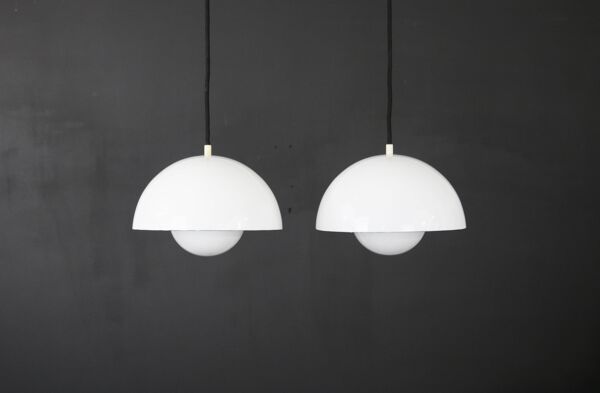 Paire iconique de lampes pots de fleurs en émail blanc VP1 - Verner Panton - 100 % originales - Louis Poulsen