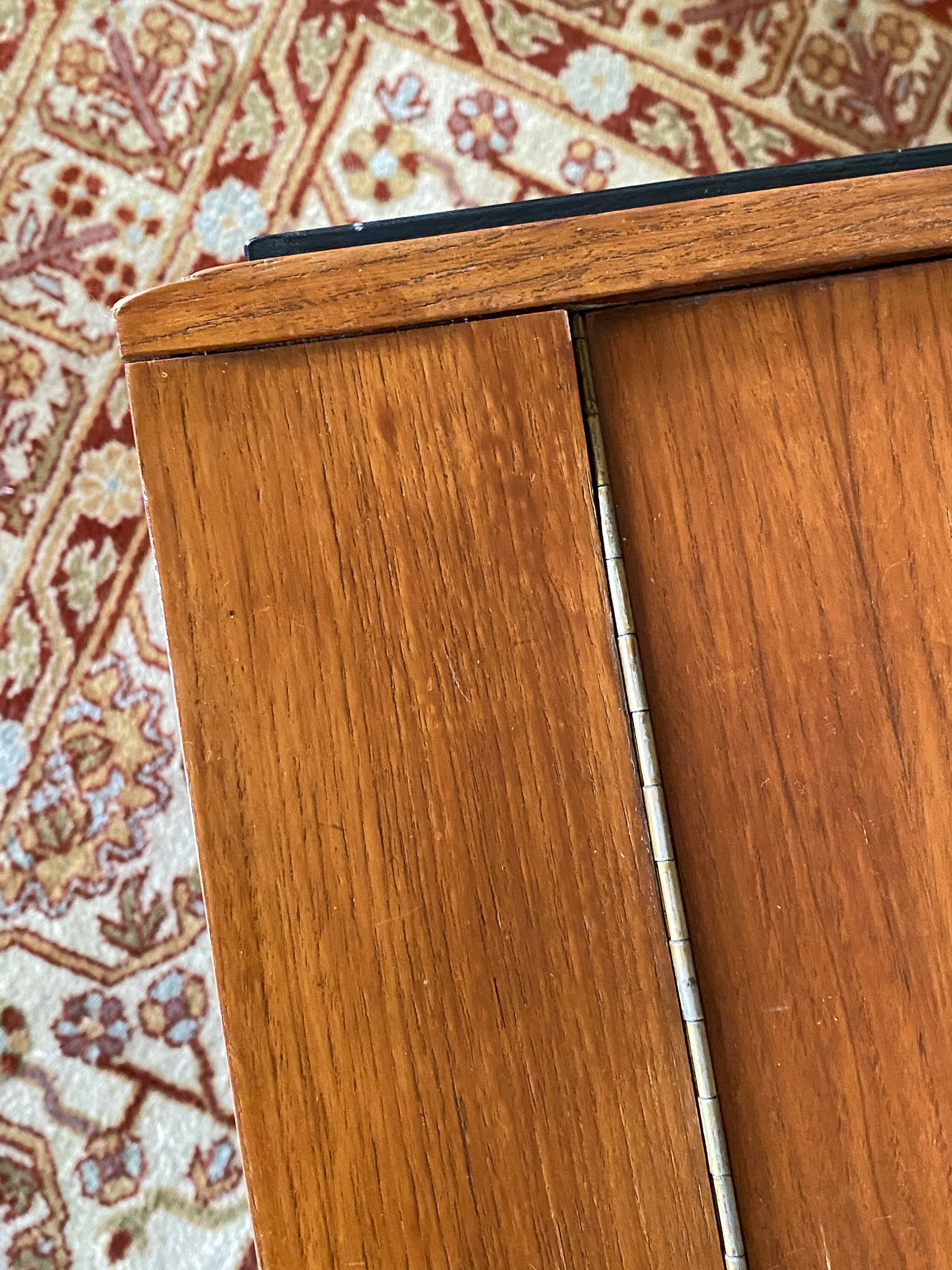 Secretary / Vintage Scandinavian side table on wheels