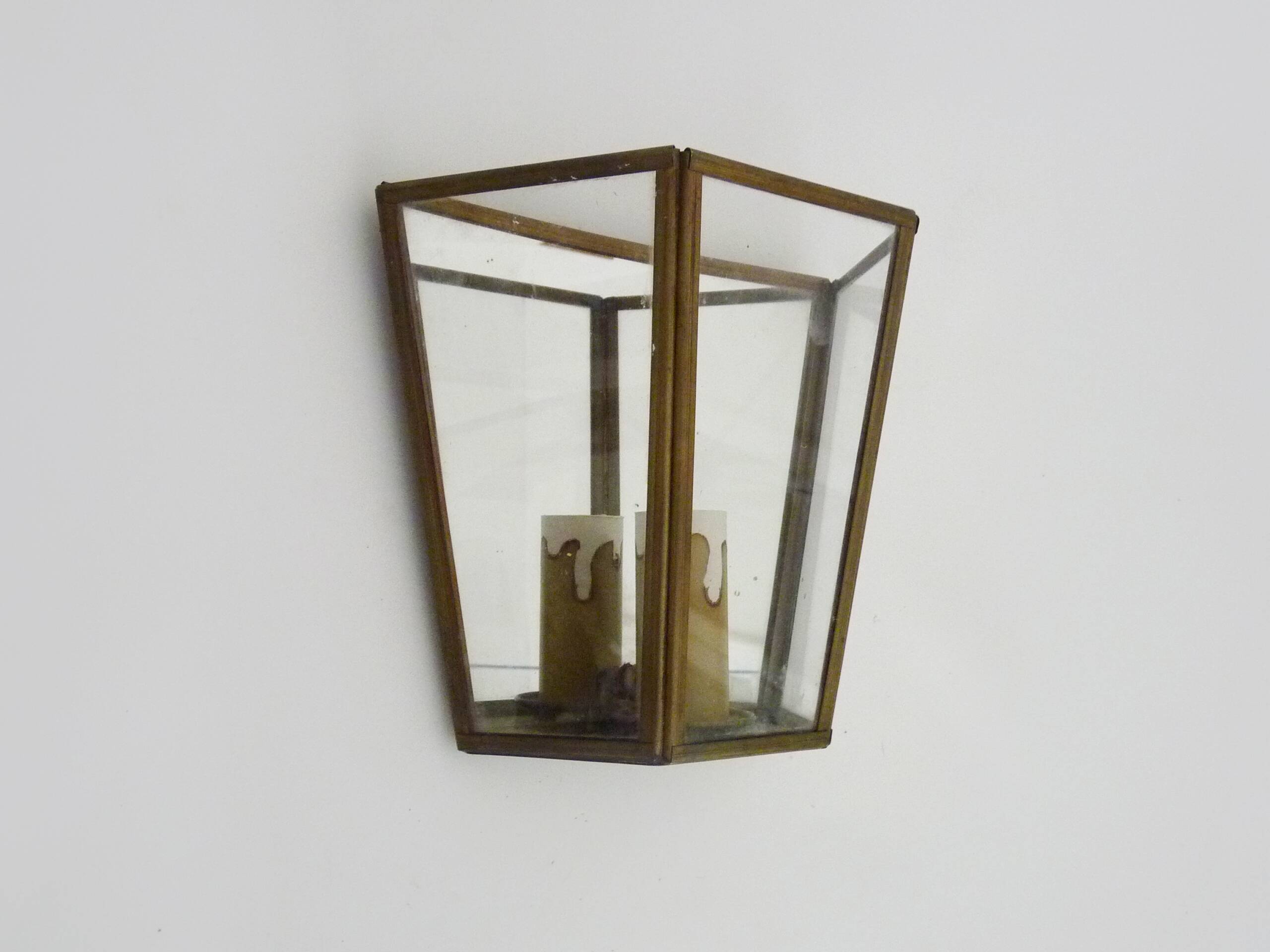 Louis XIII wall light in brass and glass. 1960s