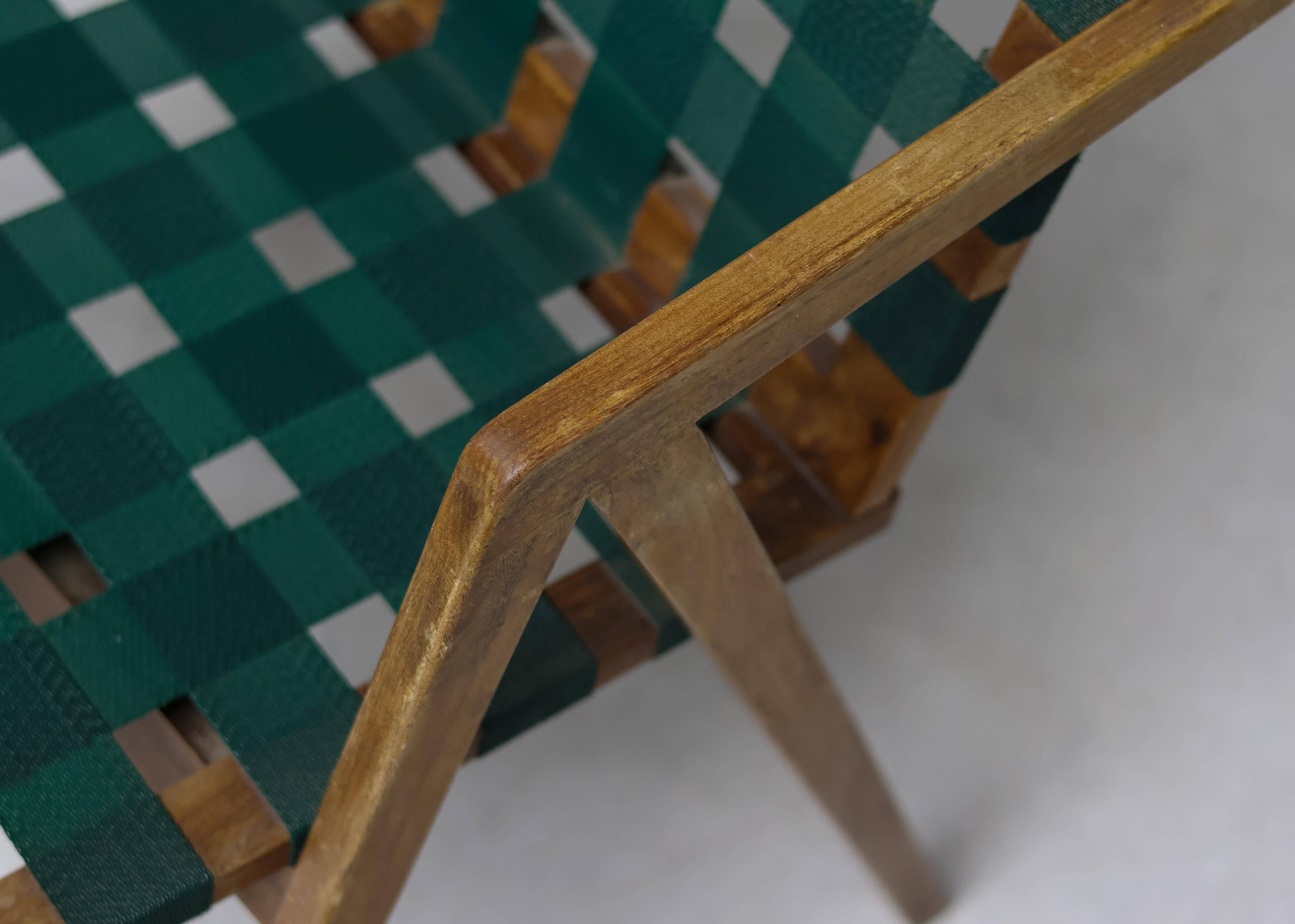 Mid-century Italian armchair in walnut with straps, in the style of Franco Albini.