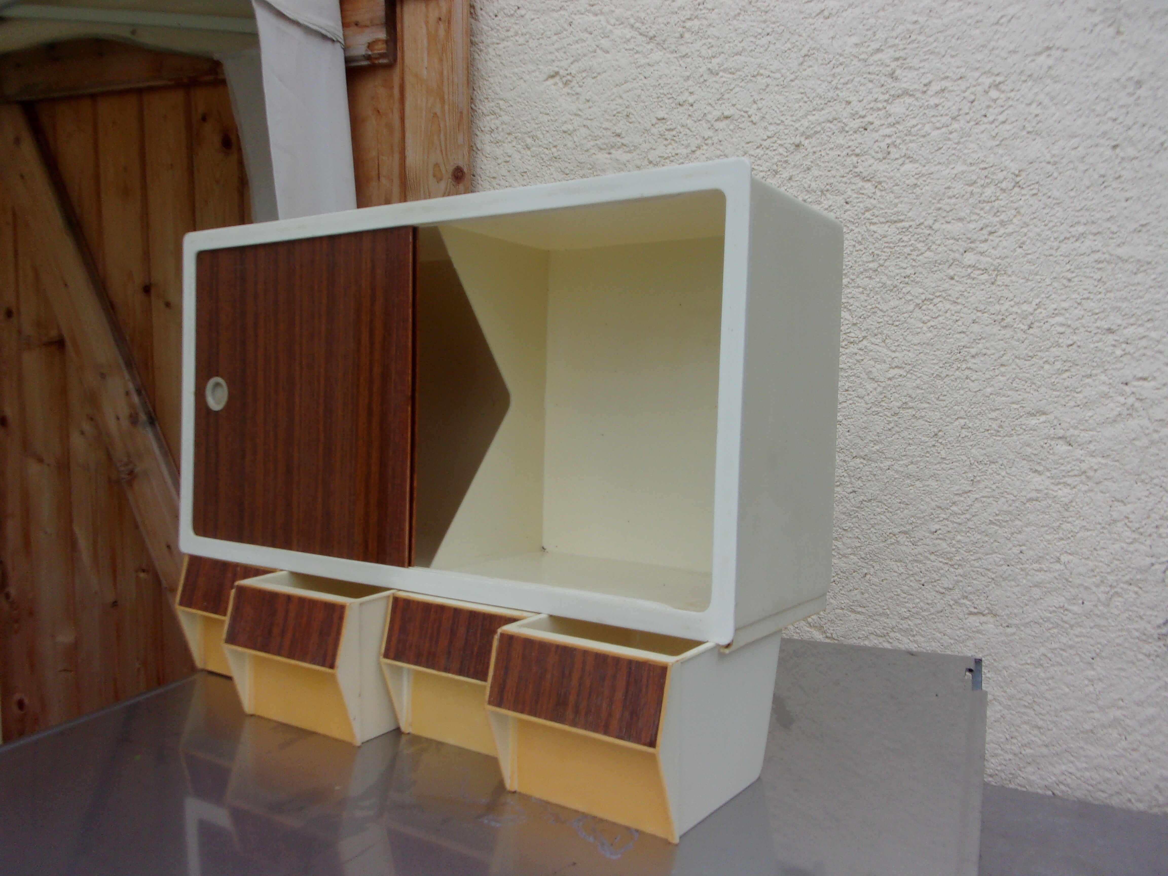 1970 plastic medicine cabinet 3 tones flair style
