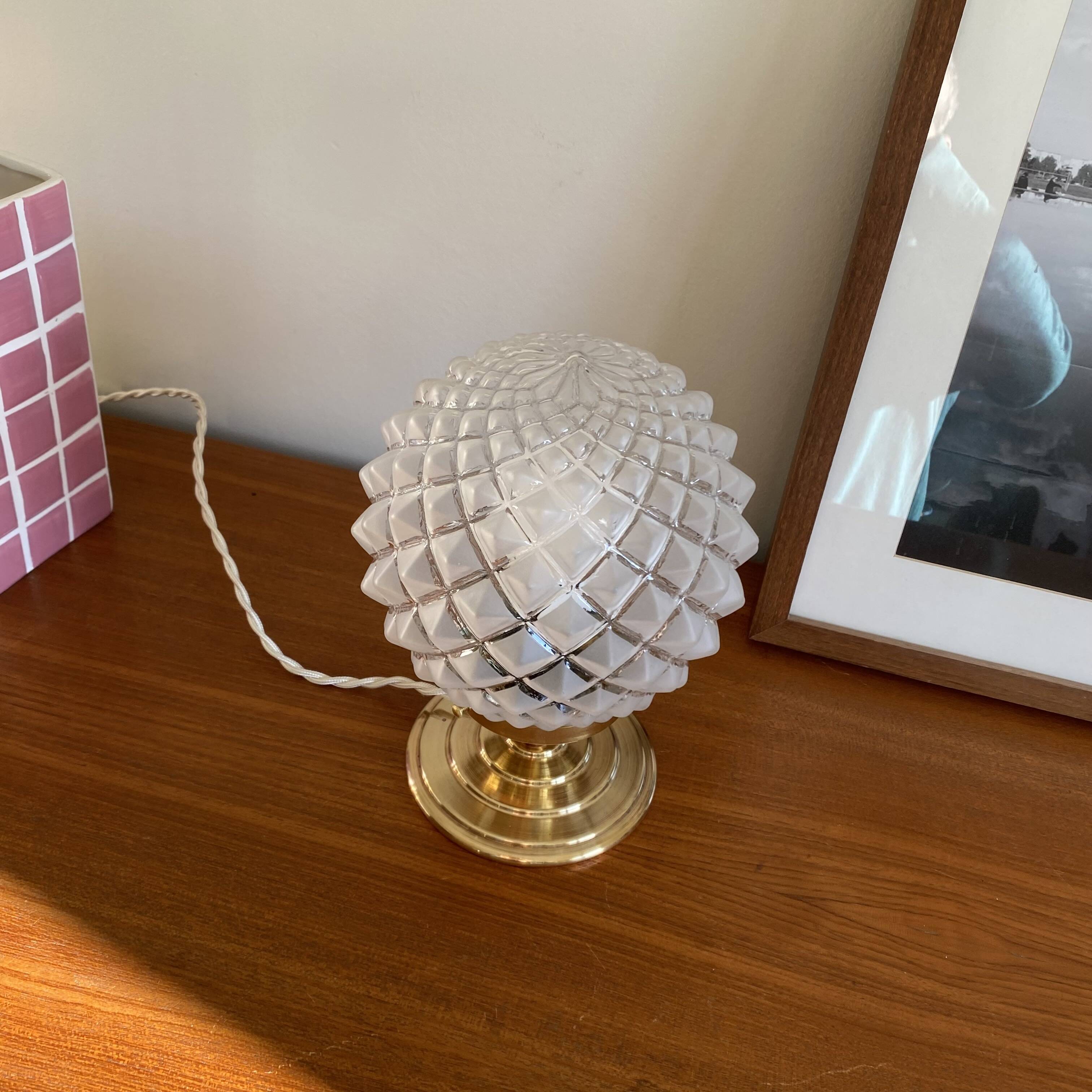 Table lamp, desk, globe in antique glass and brass base