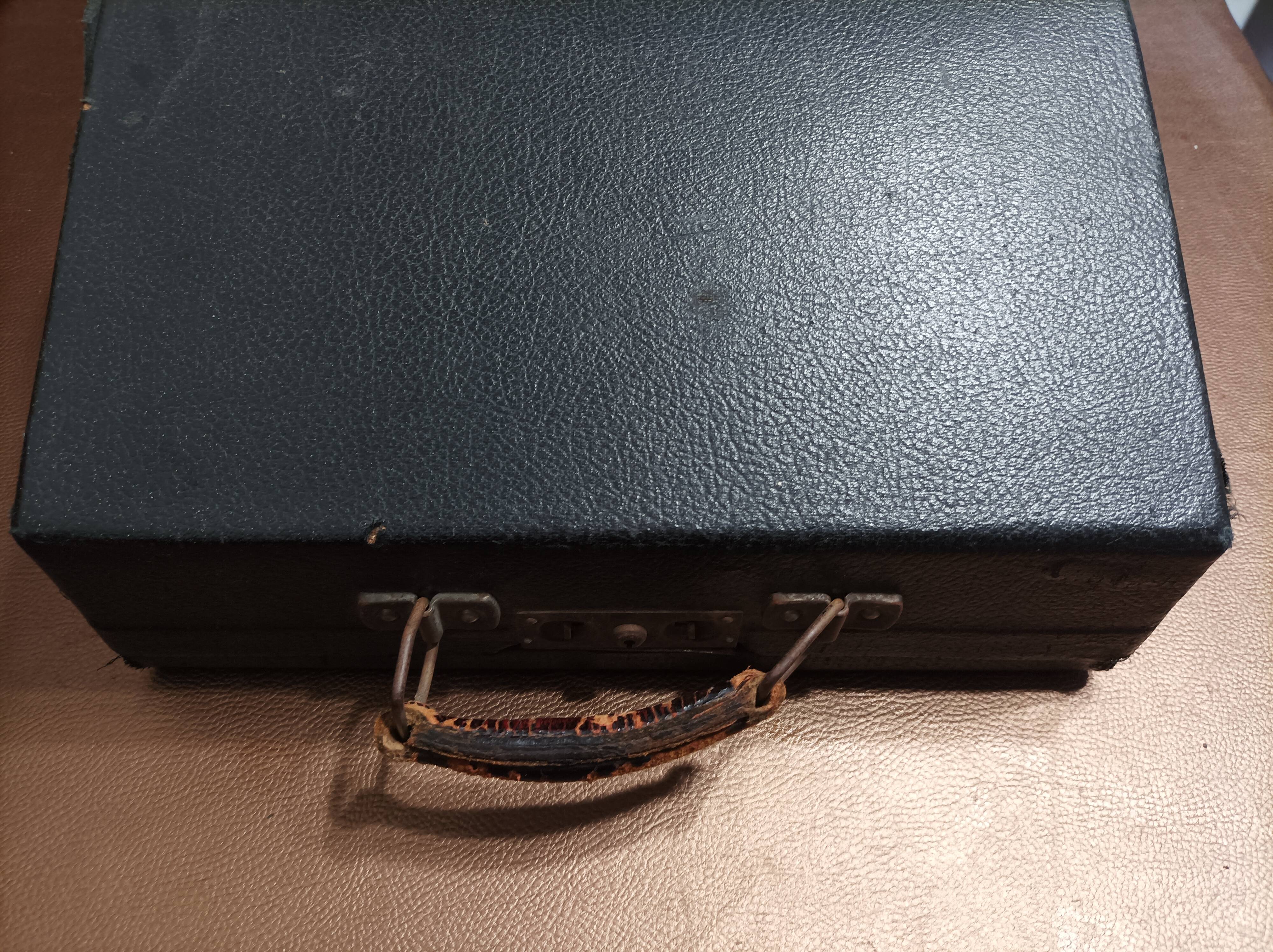 Machine à écrire s.i.m modèle  novalevi années 30 - rare