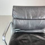Soft Pad chair de Charles & Ray Eames édition Herman Miller