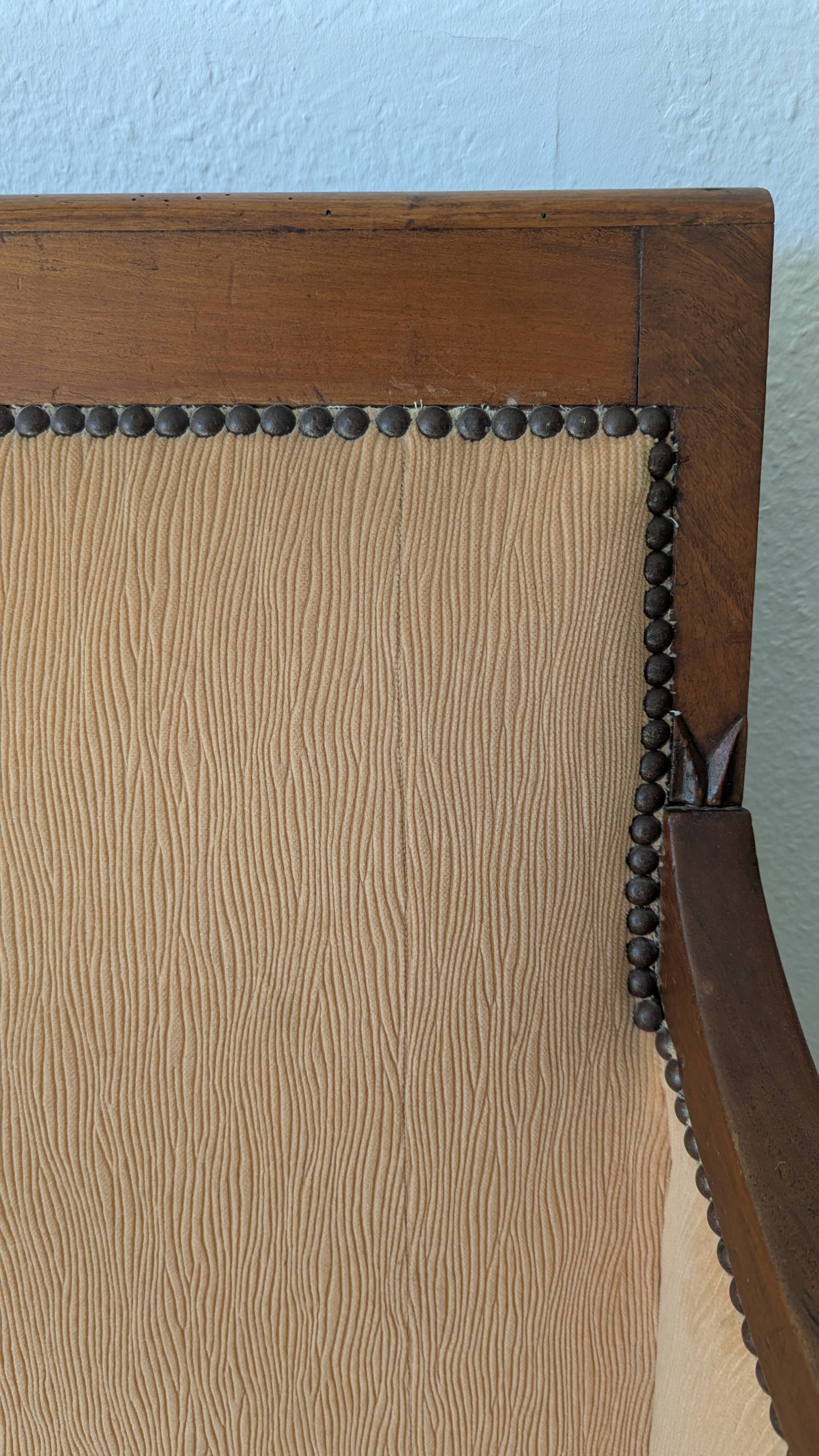 Three-seater banquette restaurant