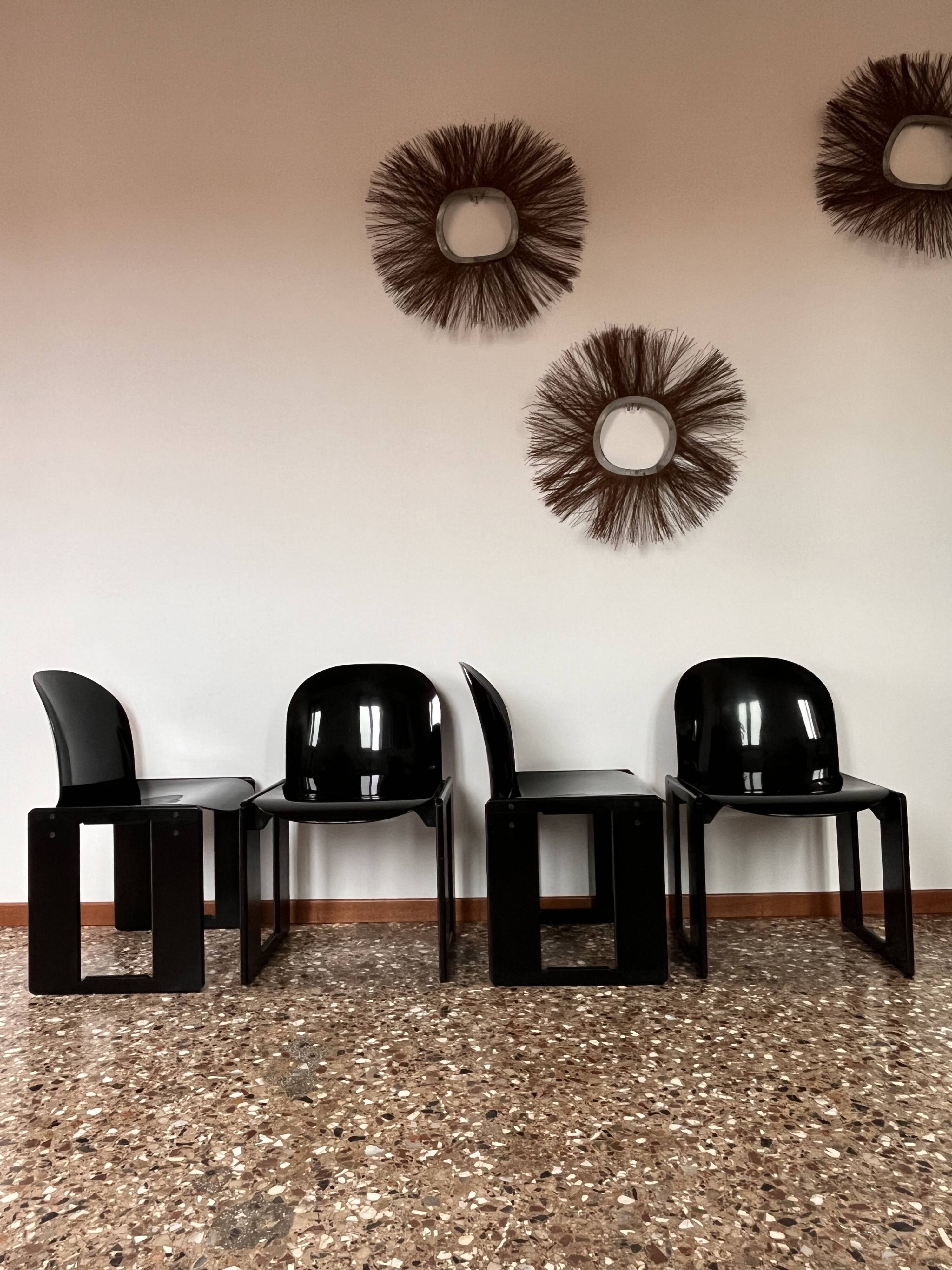 Chaises Dialogo d'Afra et Tobia Scarpa pour B&B Italia