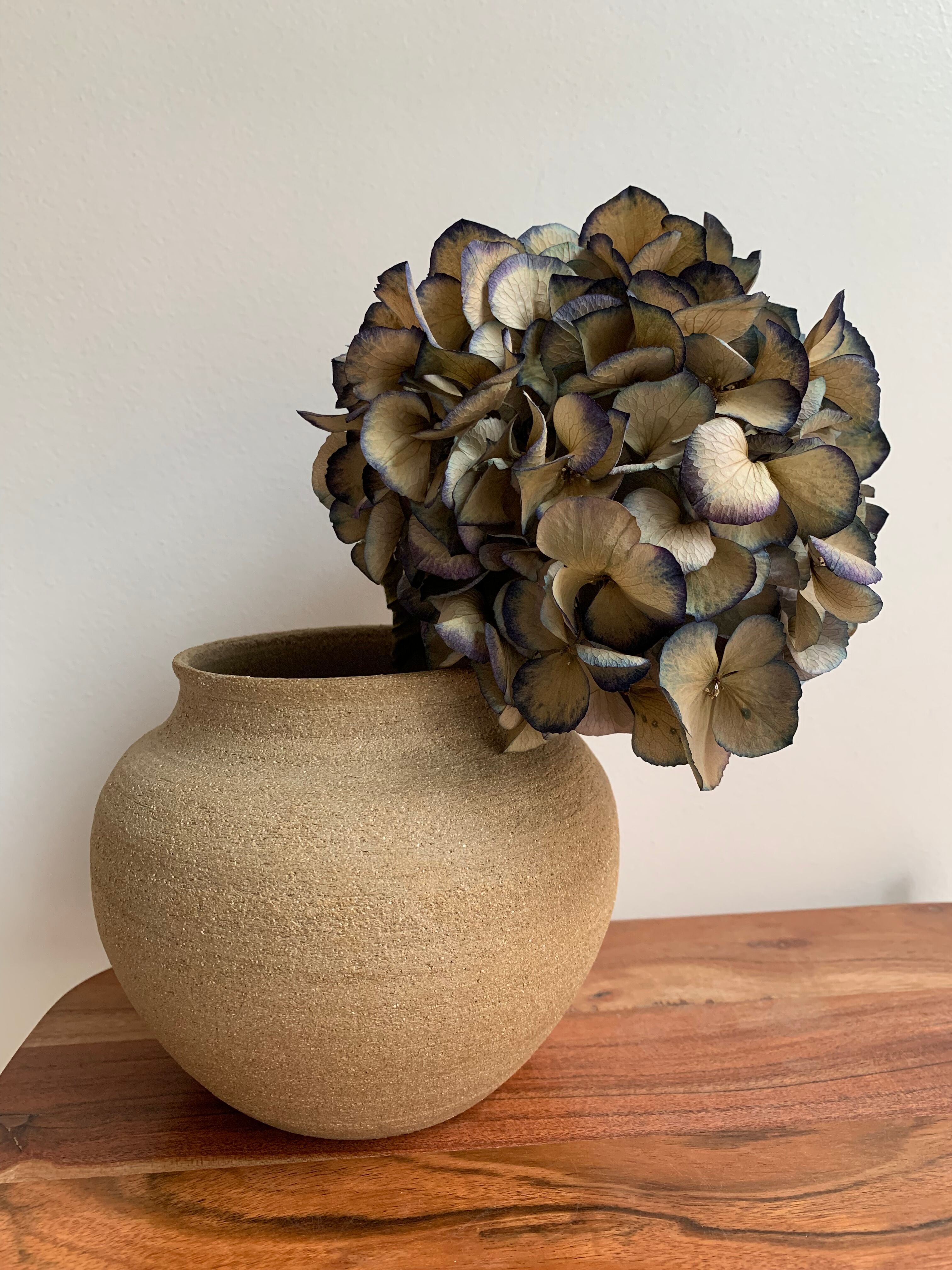 Round vase