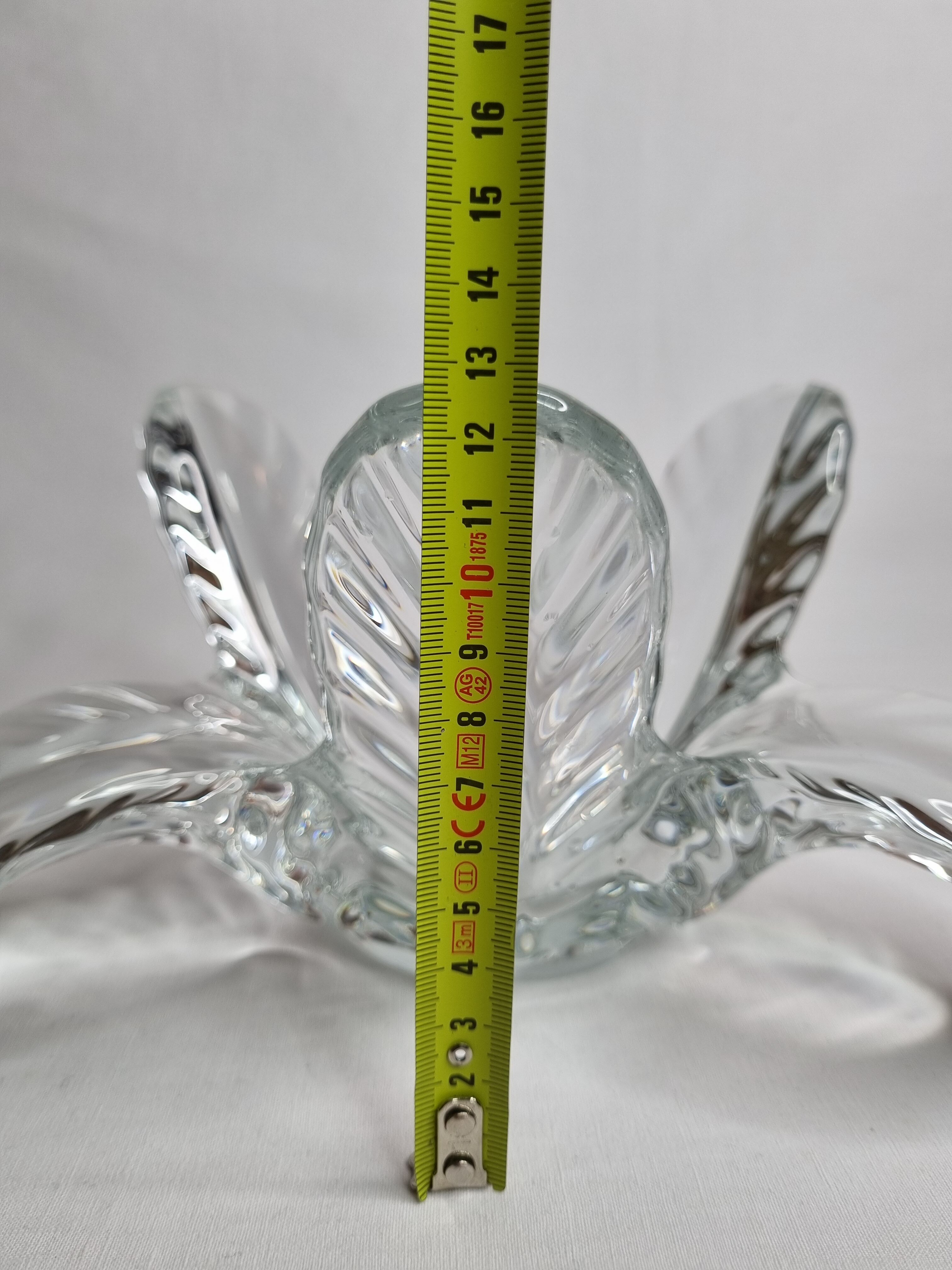 Vegetable-shaped valve crystal centerpiece