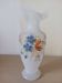 Vase ancien ,opalescent et fleuri.