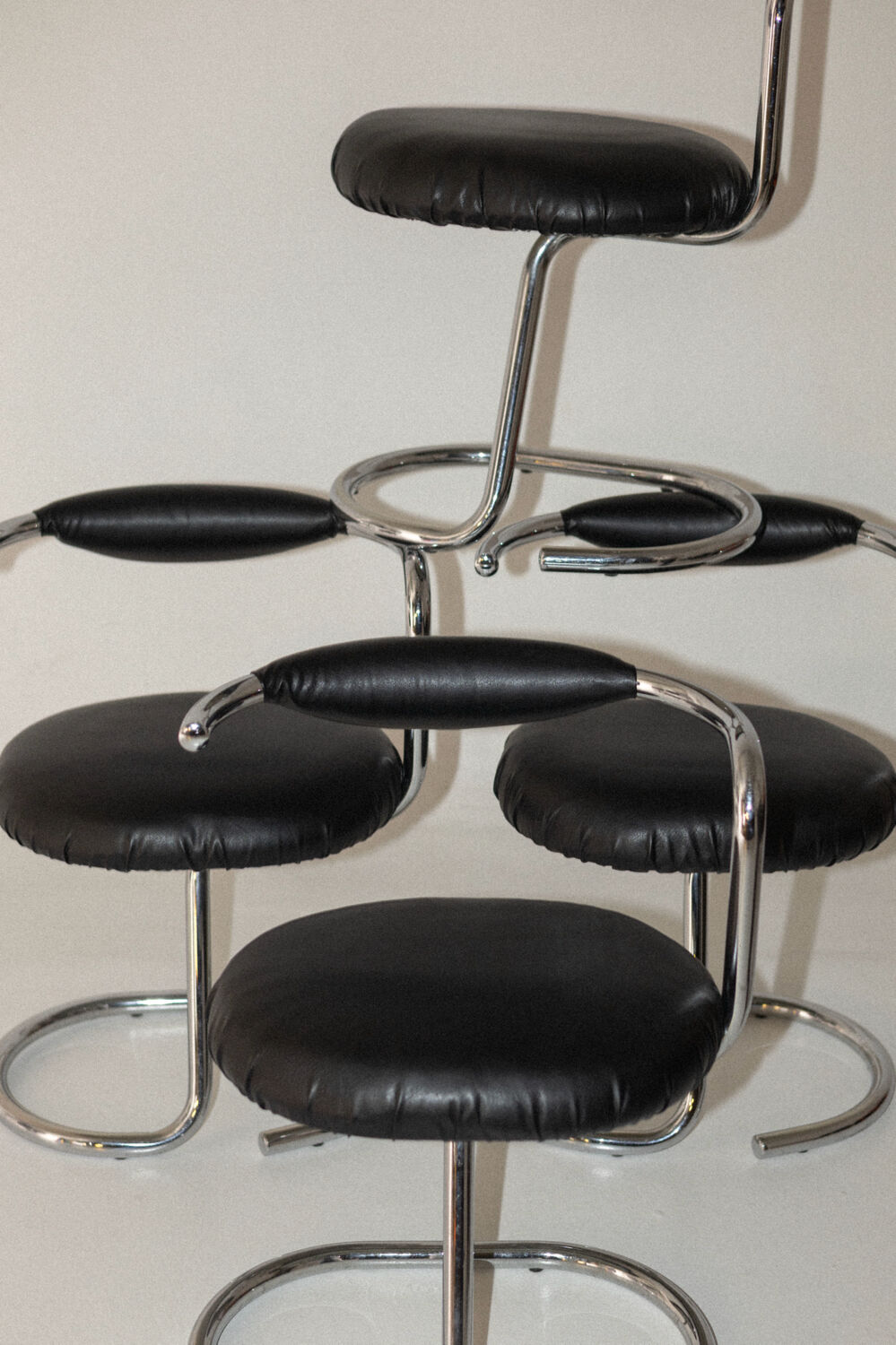 4 chaises cobra de giotto stoppino