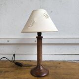 Table lamp in turned wood and rope