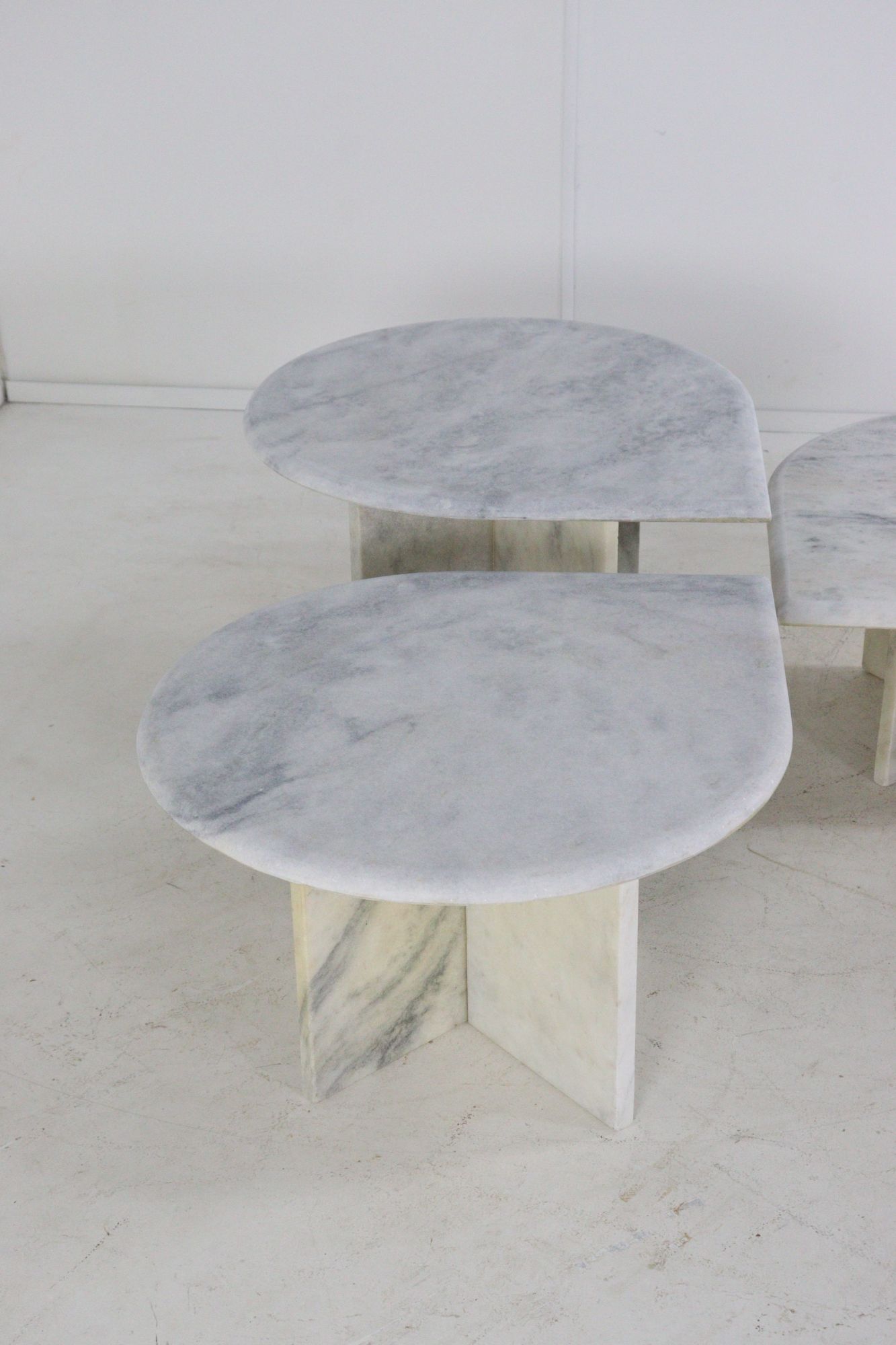 Ensemble de 3 tables d'appoint en marbre en forme de goutte d'eau, table basse vintage.