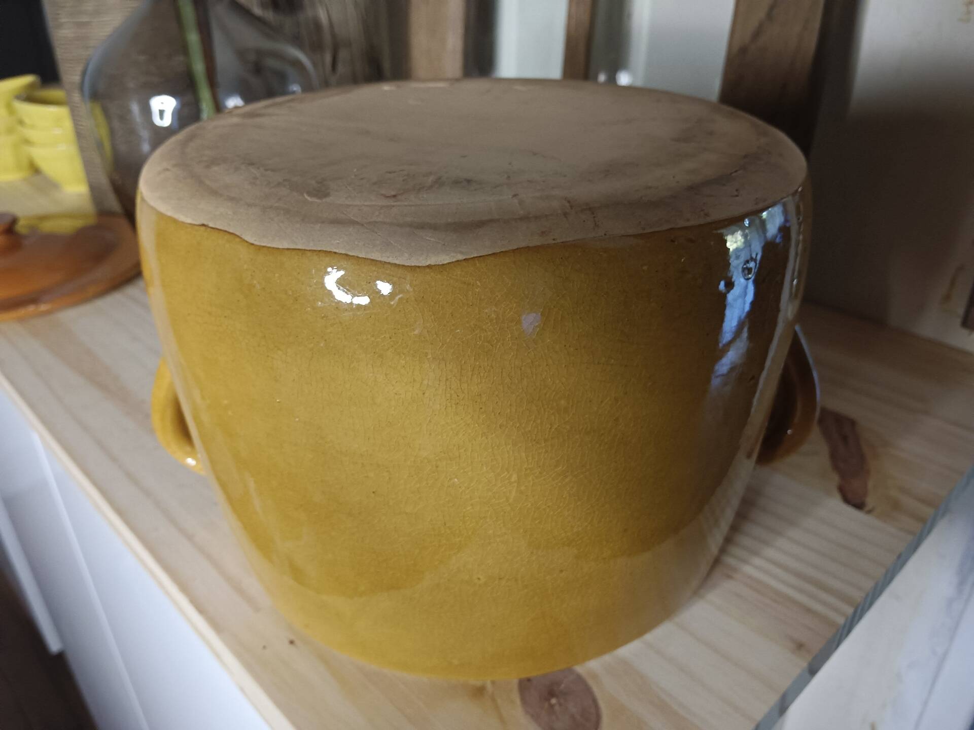 Marmite / Vintage earthenware casserole with lid (21 x
