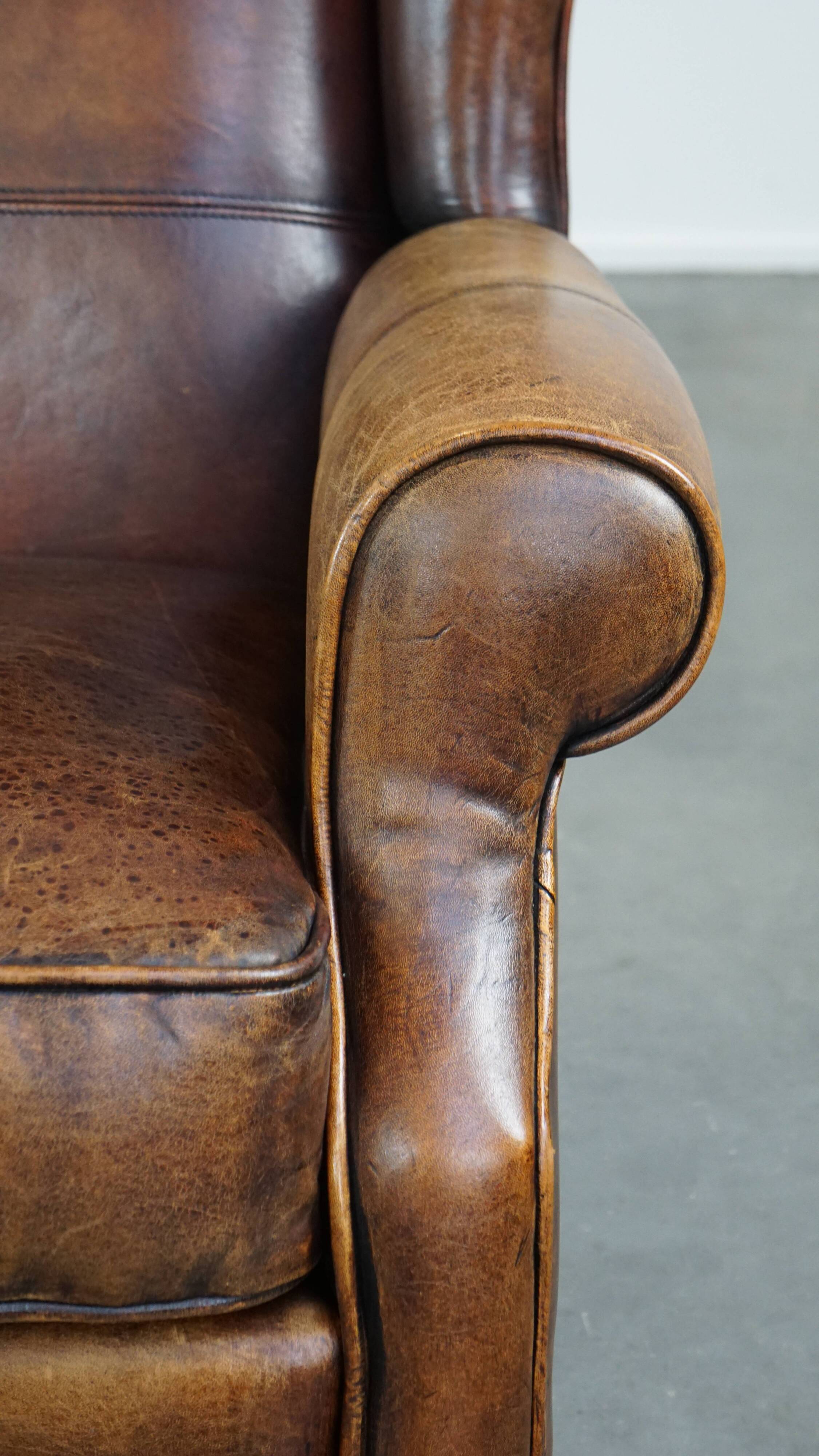 Fauteuil à oreilles en cuir de mouton