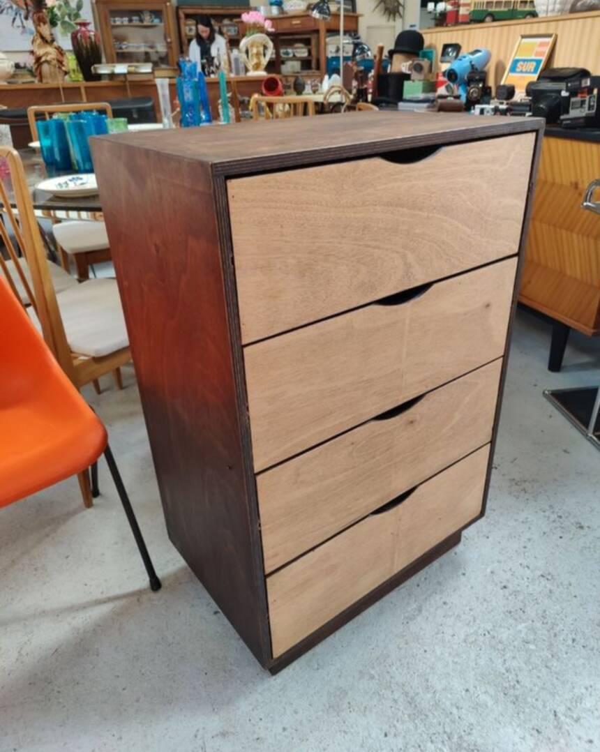 Wooden chest of drawers
