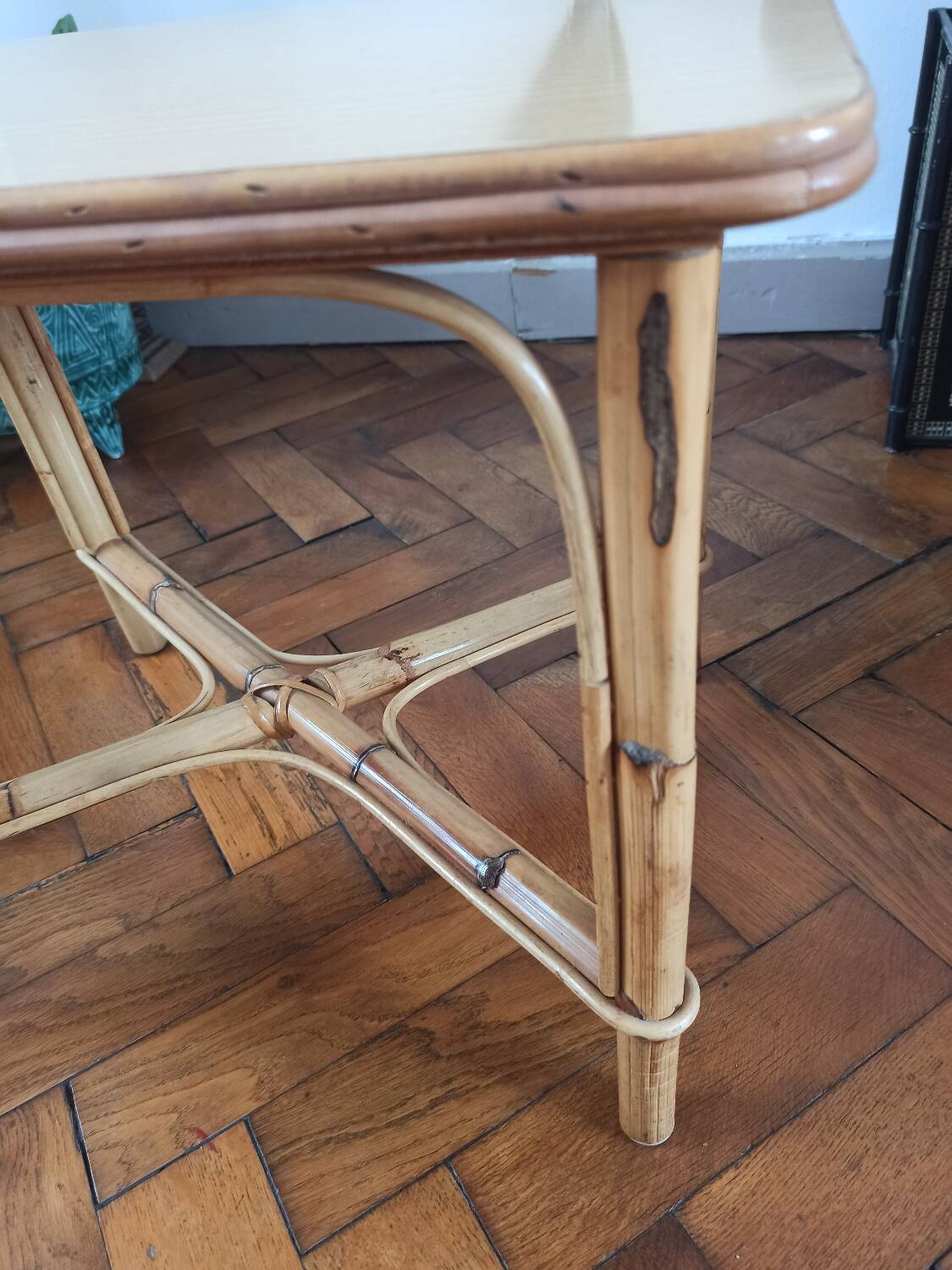 Table d'appoint vintage en rotin et bambou