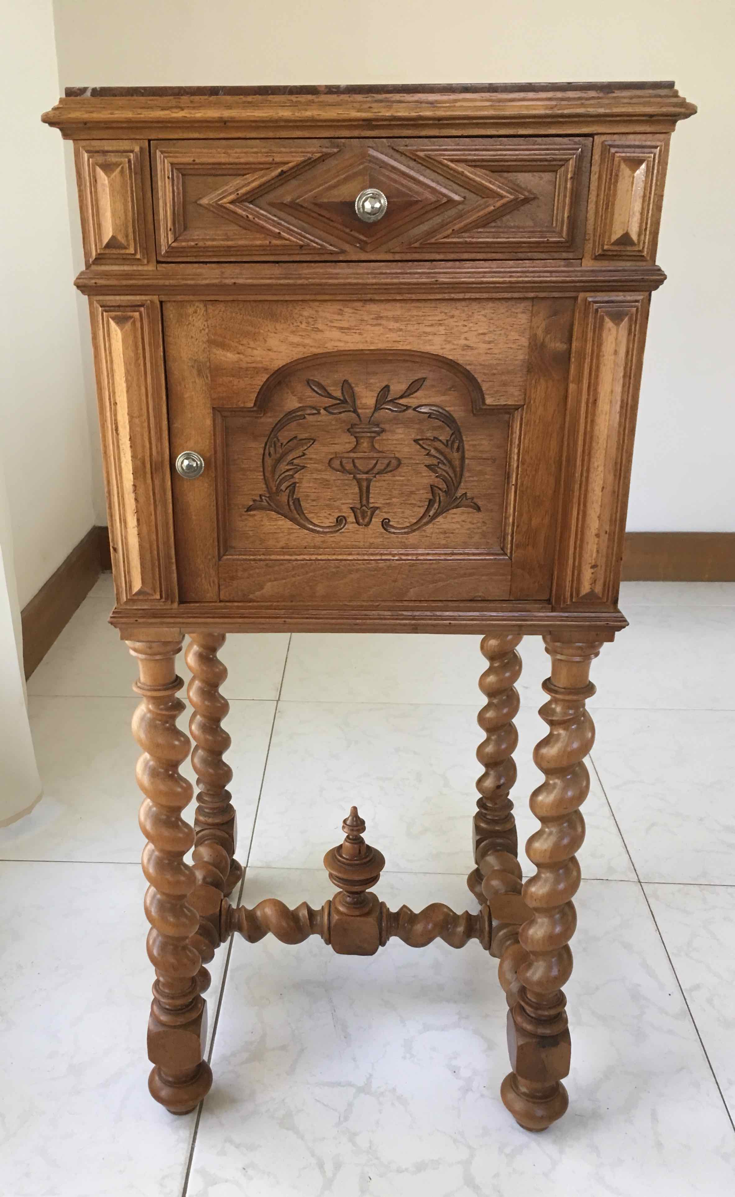 Table de nuit ancienne meuble d’appoint