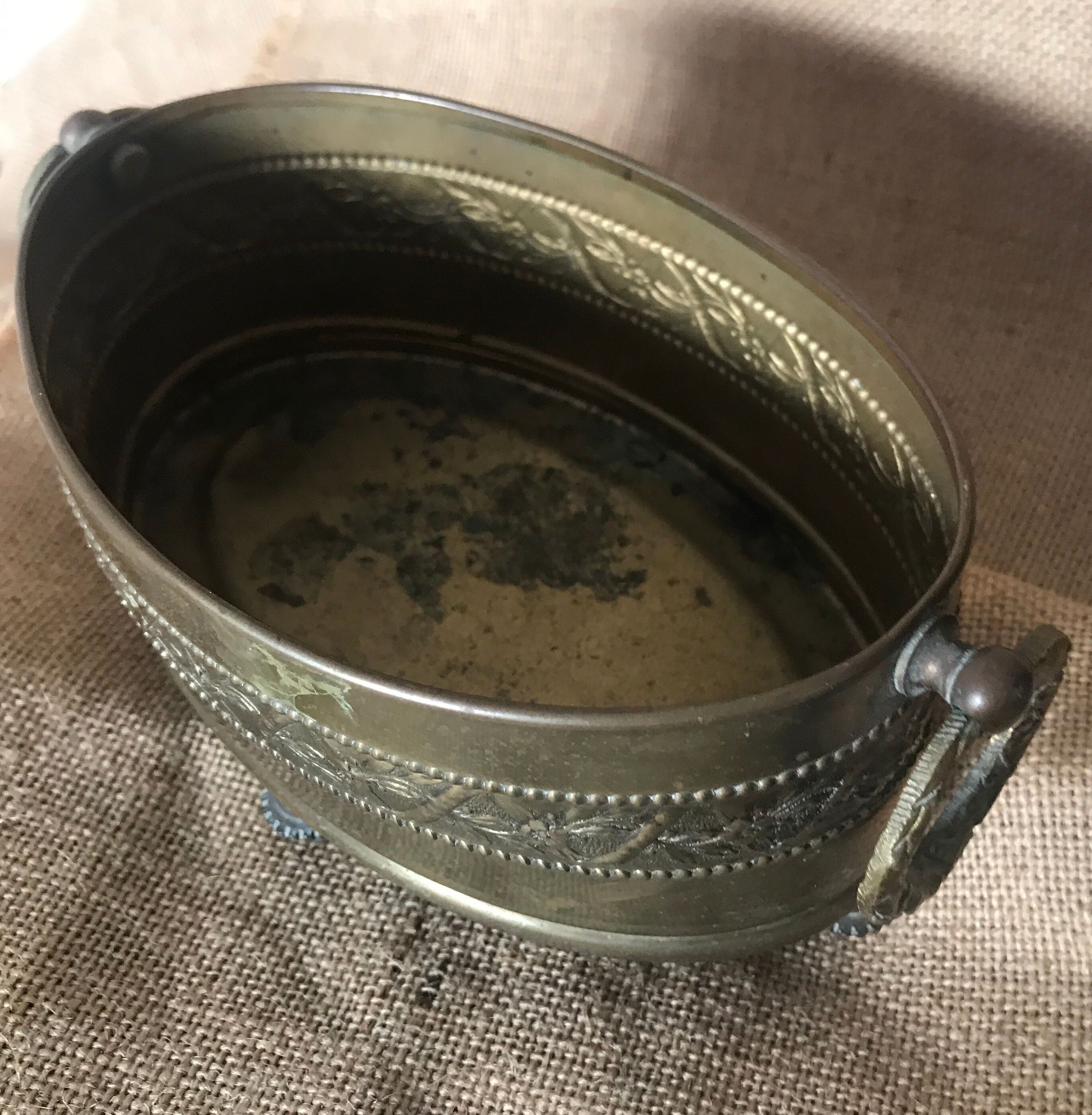 Small oval brass garden cut