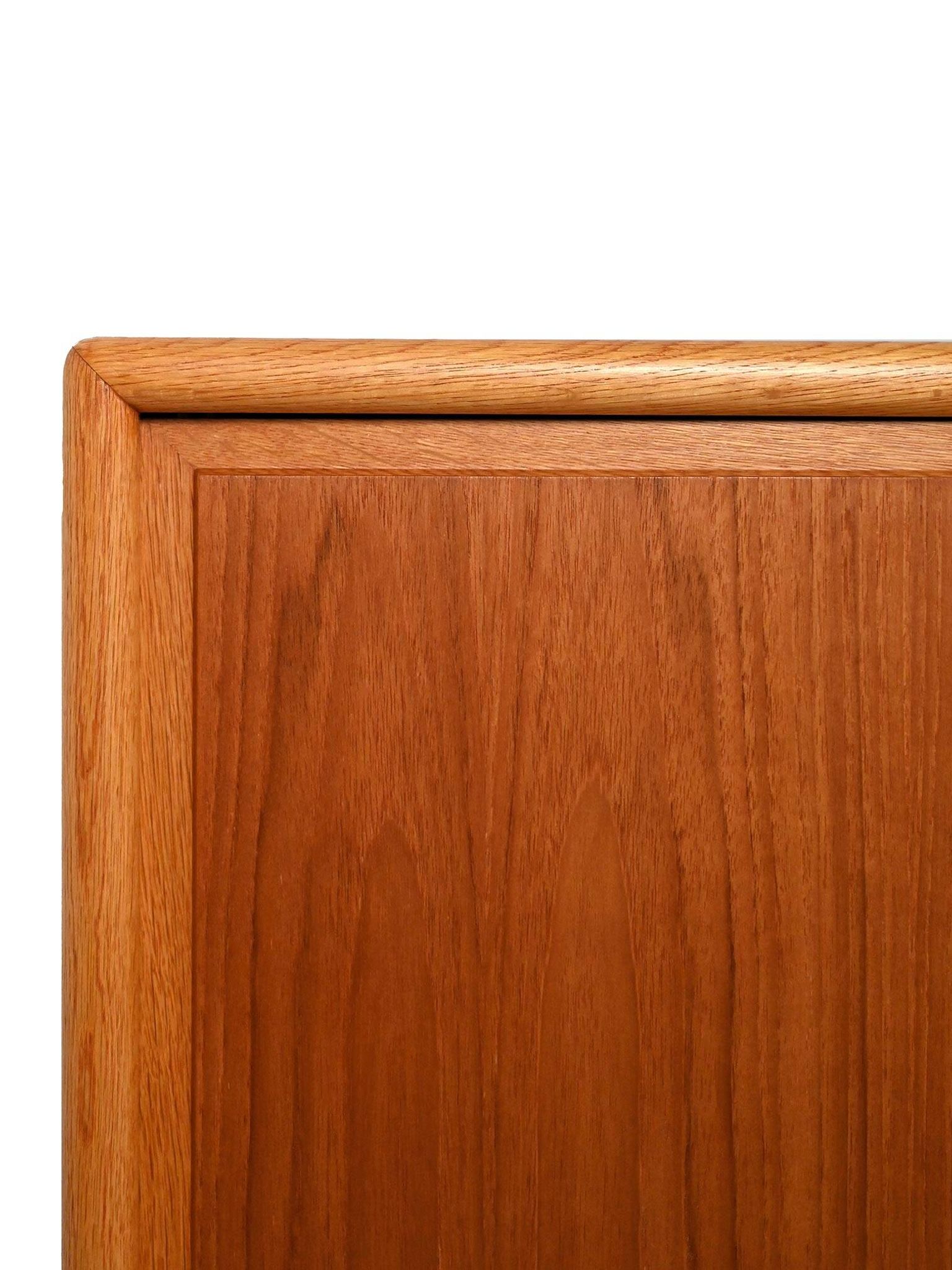 Buffet haut scandinave, années 1950/60, chêne et teck, trois portes