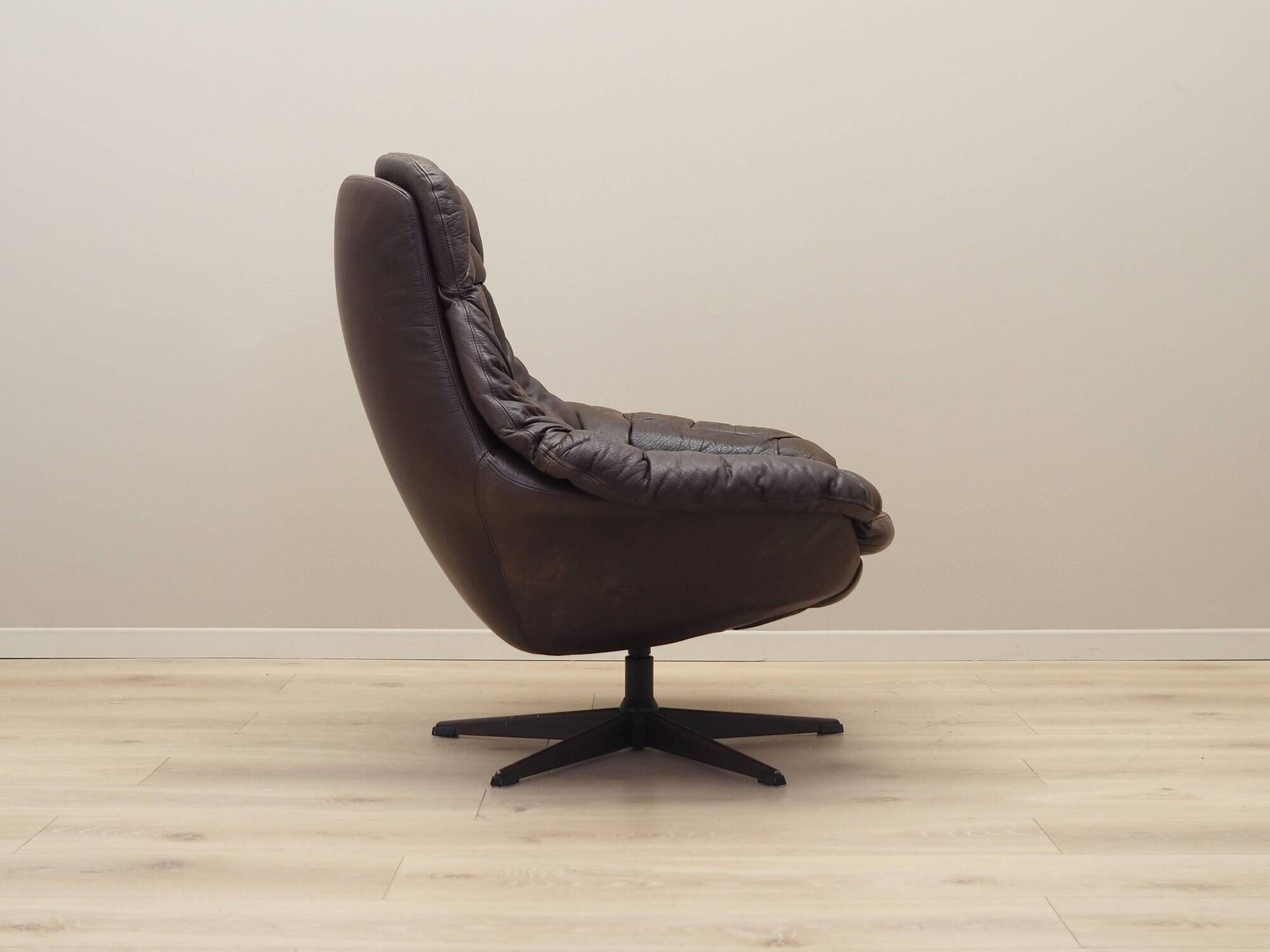 Leather swivel armchair, Danish design, 1960s, designer: H.W. Klein, manufacture: Bramin