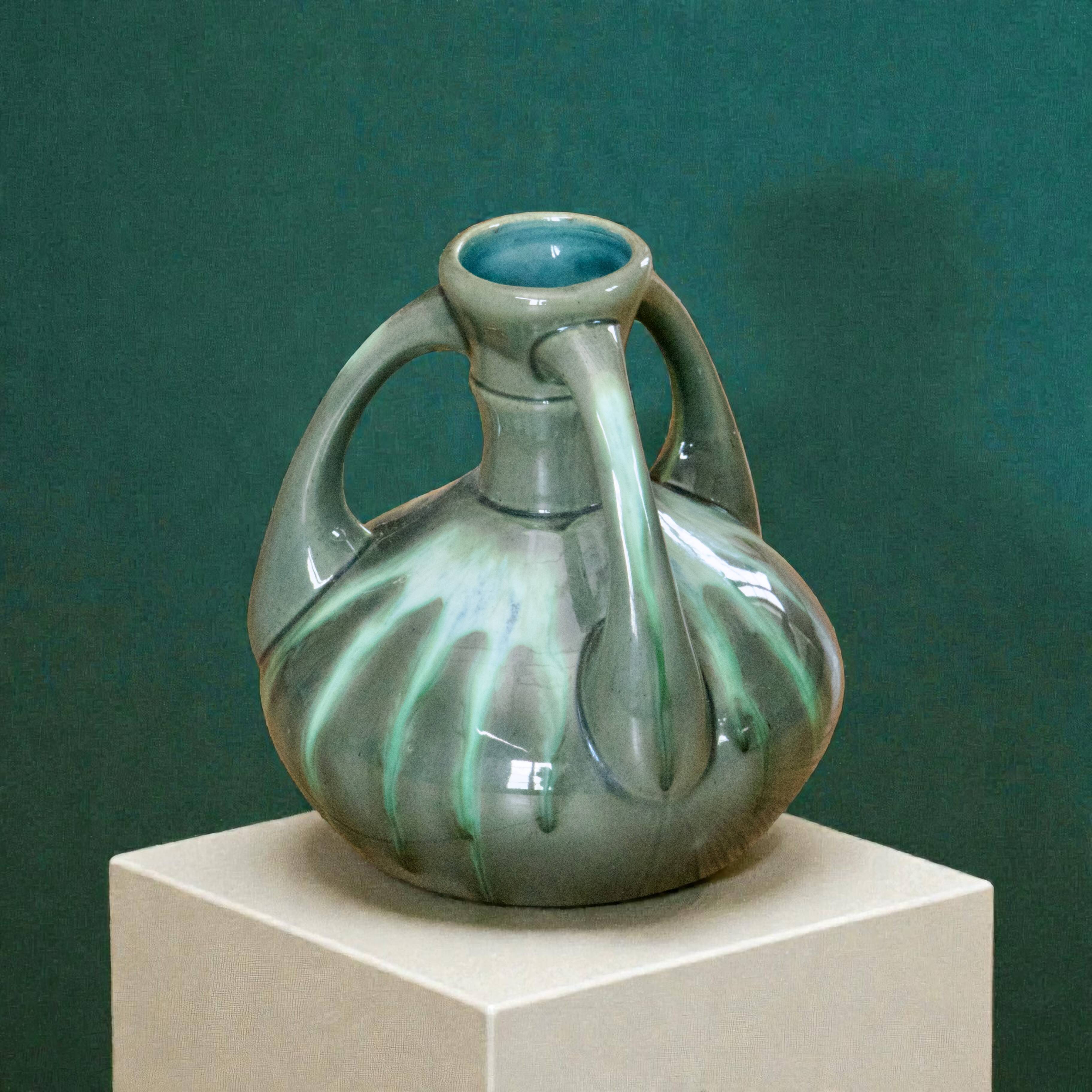 Art Nouveau vase signed Gustave de Bruyn Fives-Lille