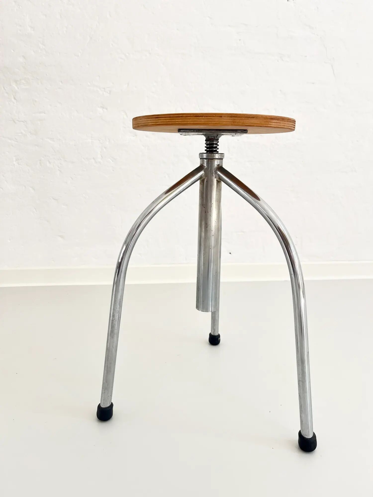 Vintage industrial workshop stool, adjustable tripod, 1960s–70s