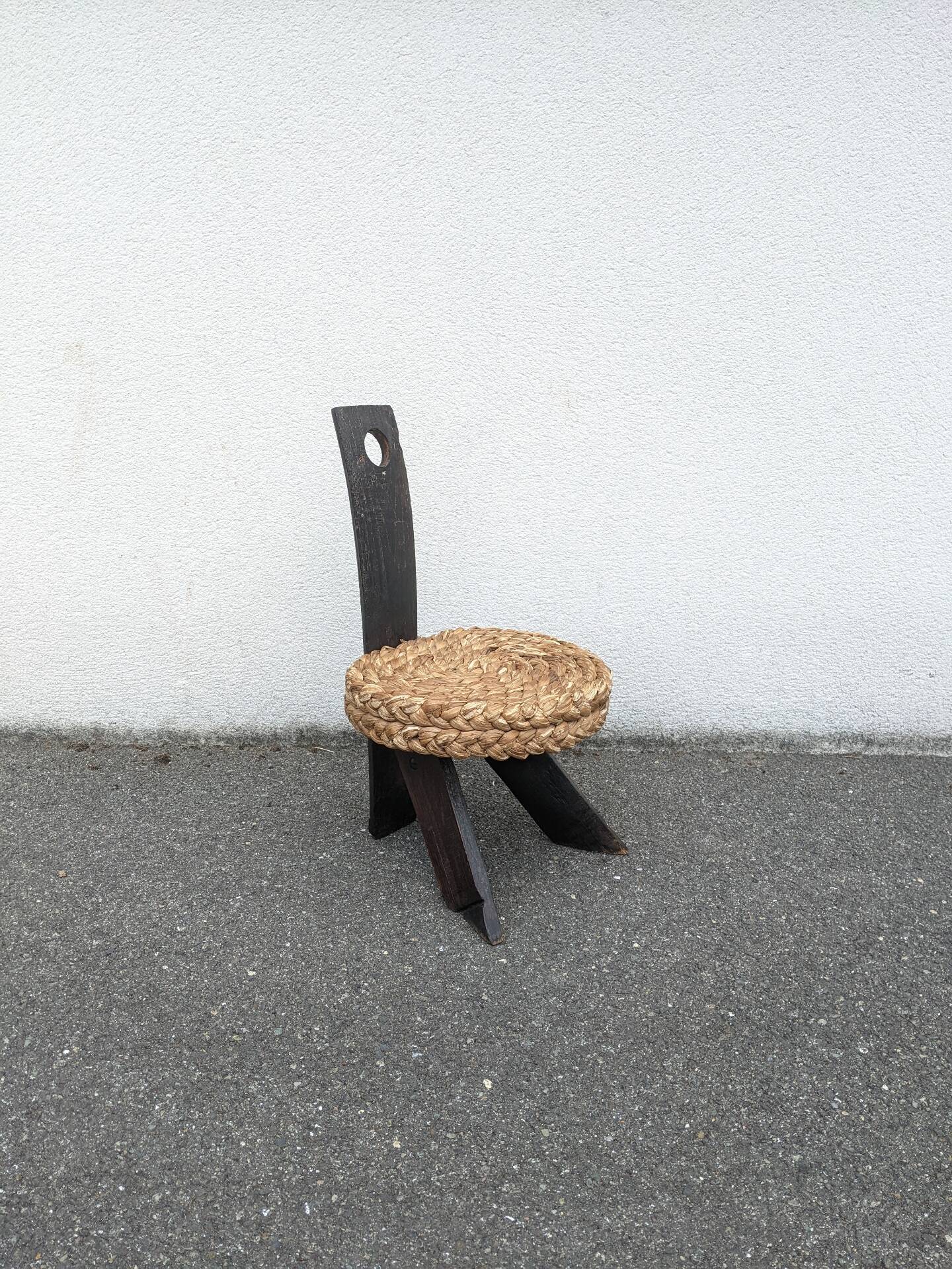 Chaise de cheminée tripode Audoux Minet brutaliste