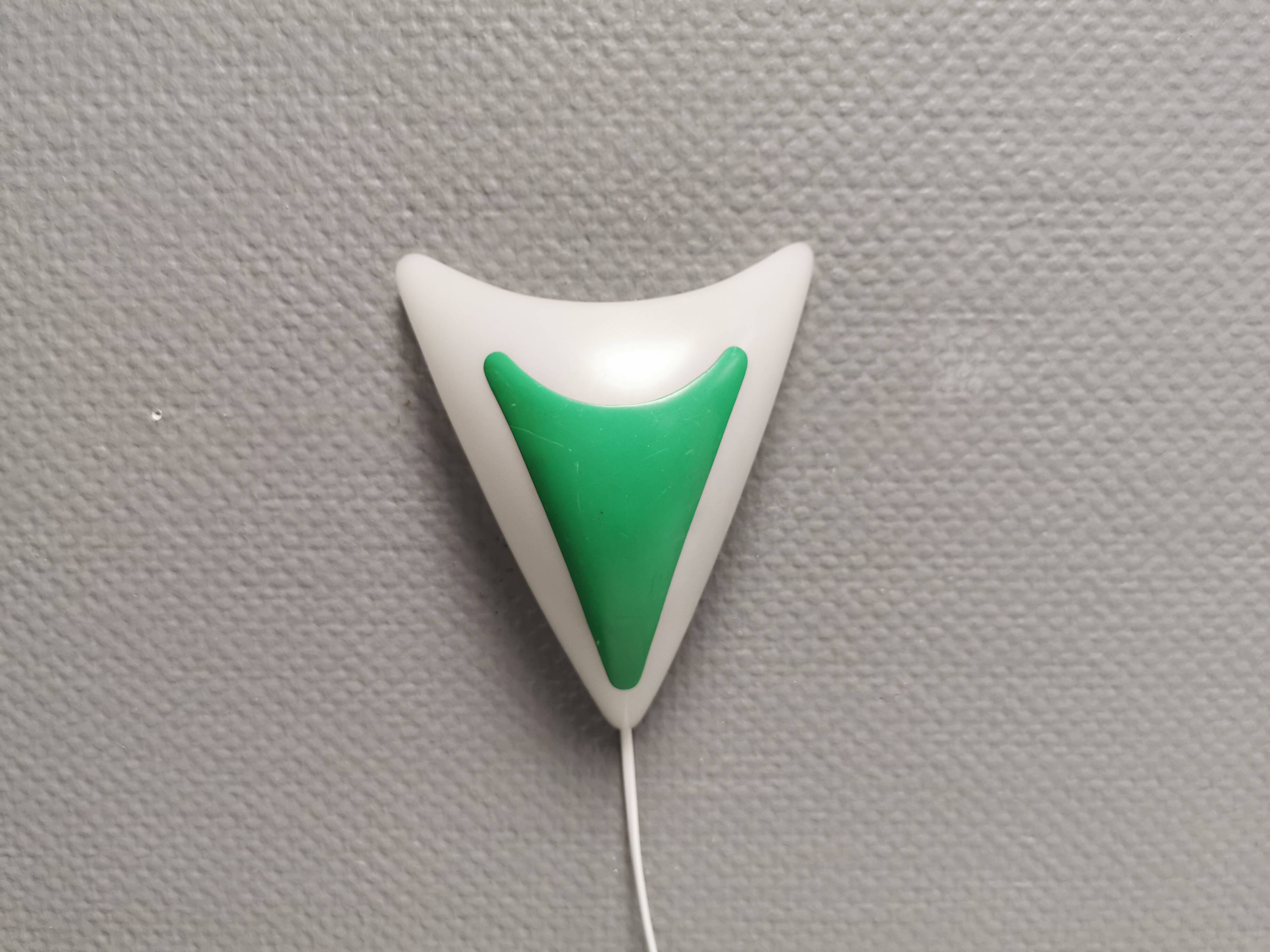 Beautiful and fun wall lamp, in hard pressed white plastic danish 1980s