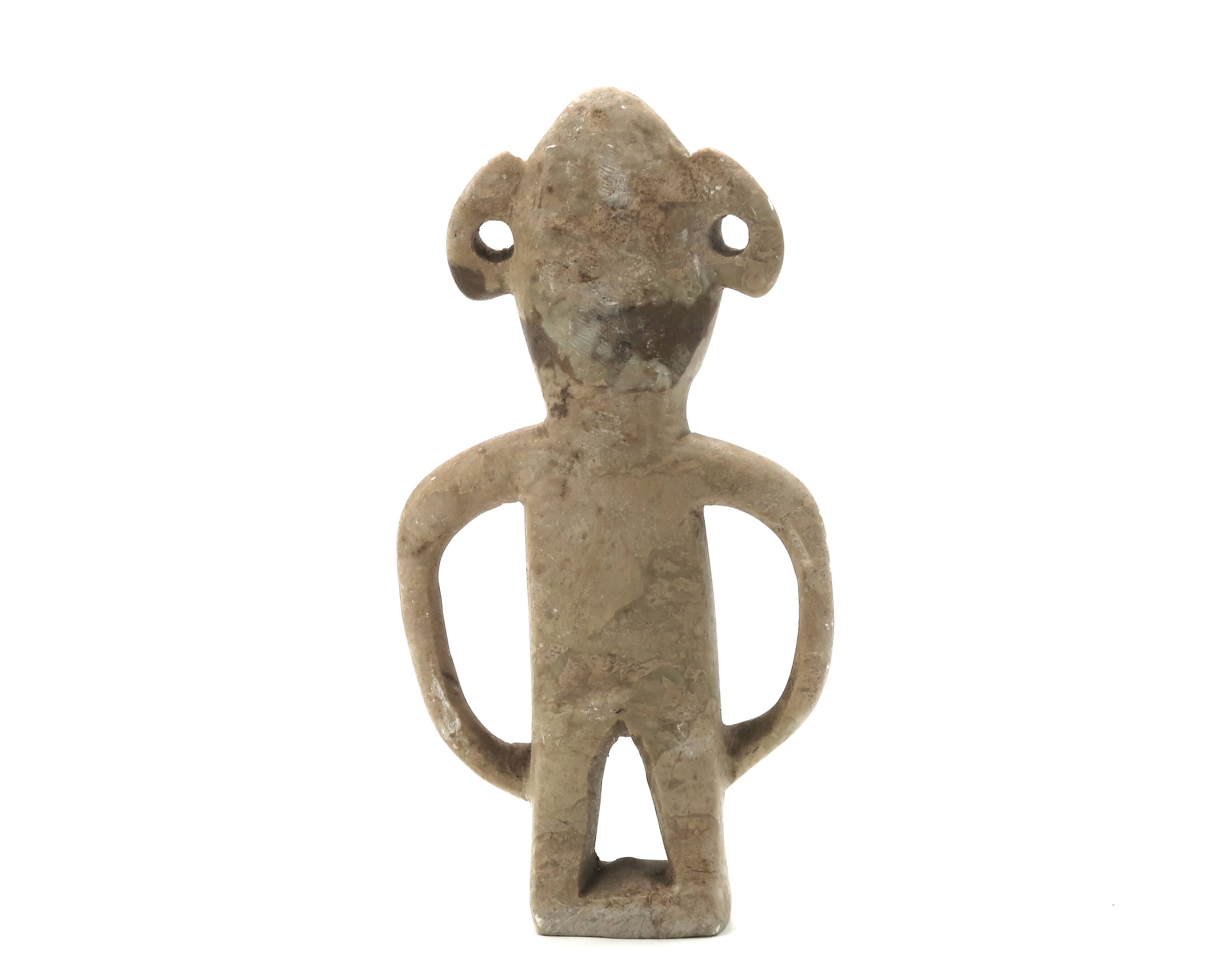 Moroccan sculpture in carved and engraved beige stone, 1970s.