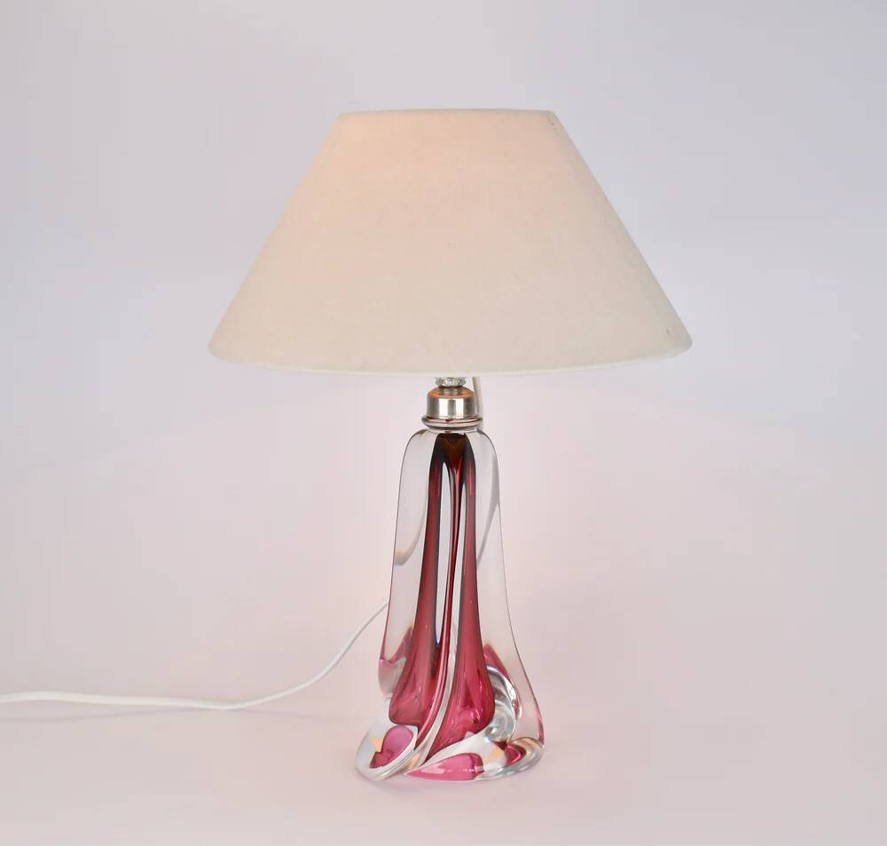 Lampe de table en verre rose Val St Lambert du milieu du siècle