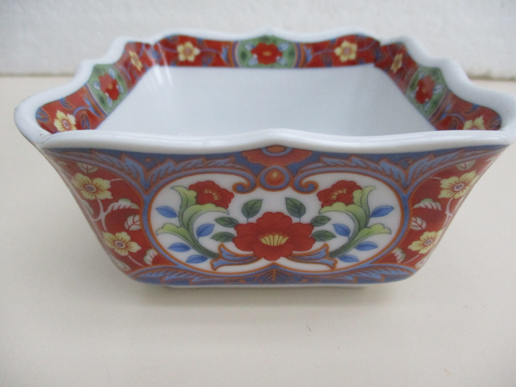 Square cup