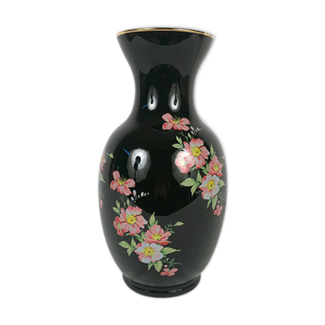 Vase opalin noir à décor de fleurs