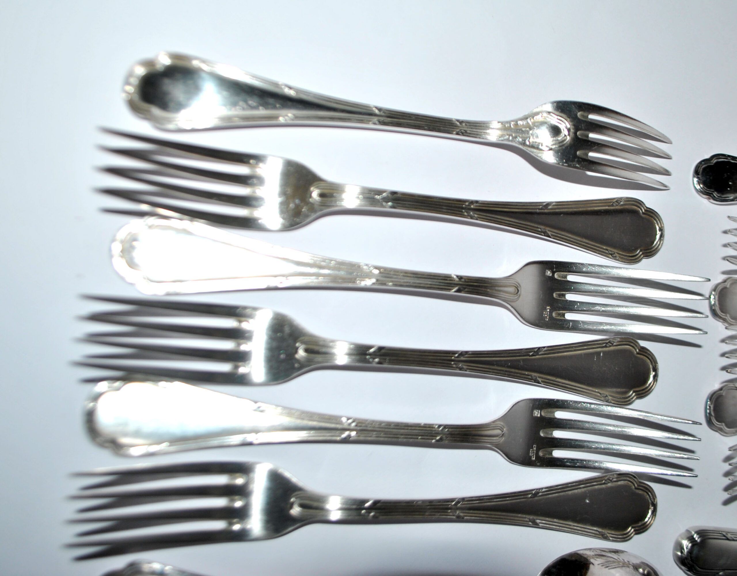 Ercuis trianon silver-plated cutlery set – 42-piece tableware with crossed ribbon design