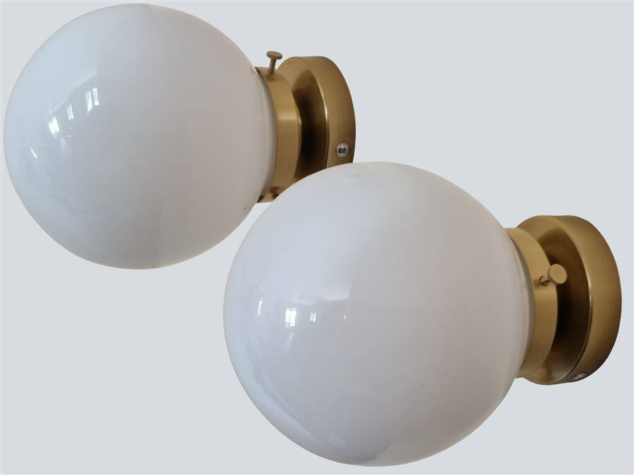 Pair of wall sconces