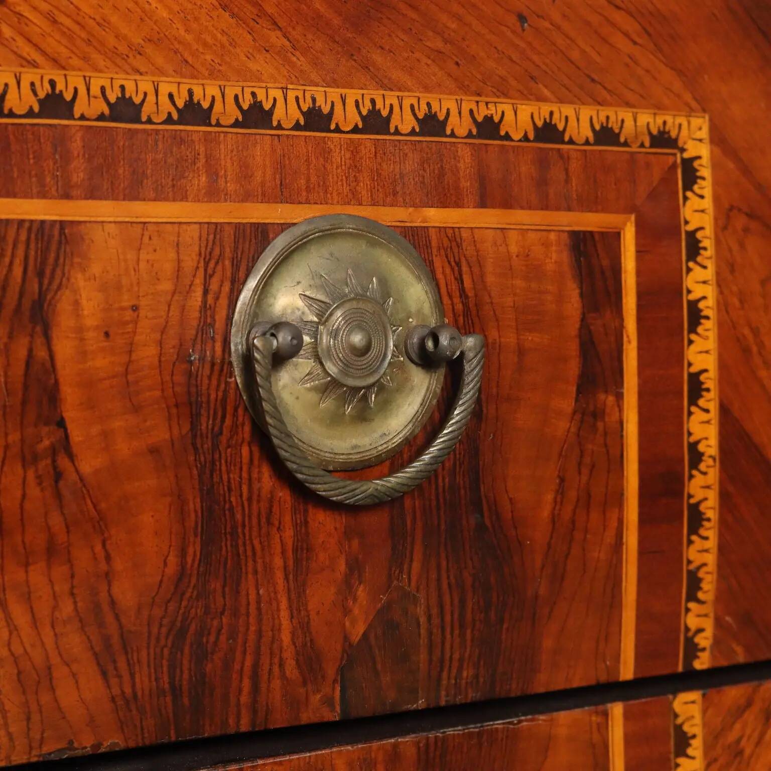 Antique neoclassical commode with 3 drawers, Italy, 18th century.