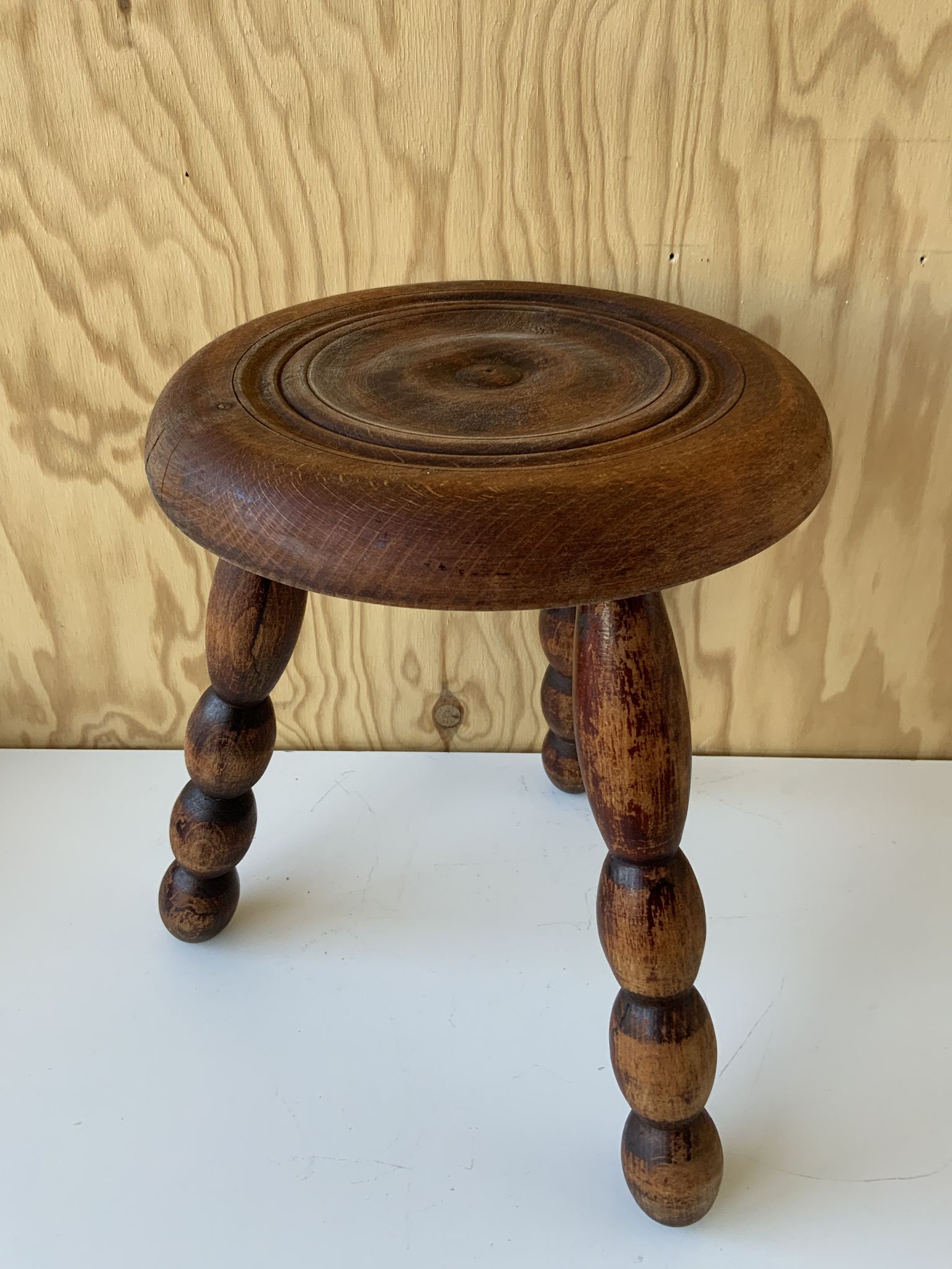 Tabouret tripode