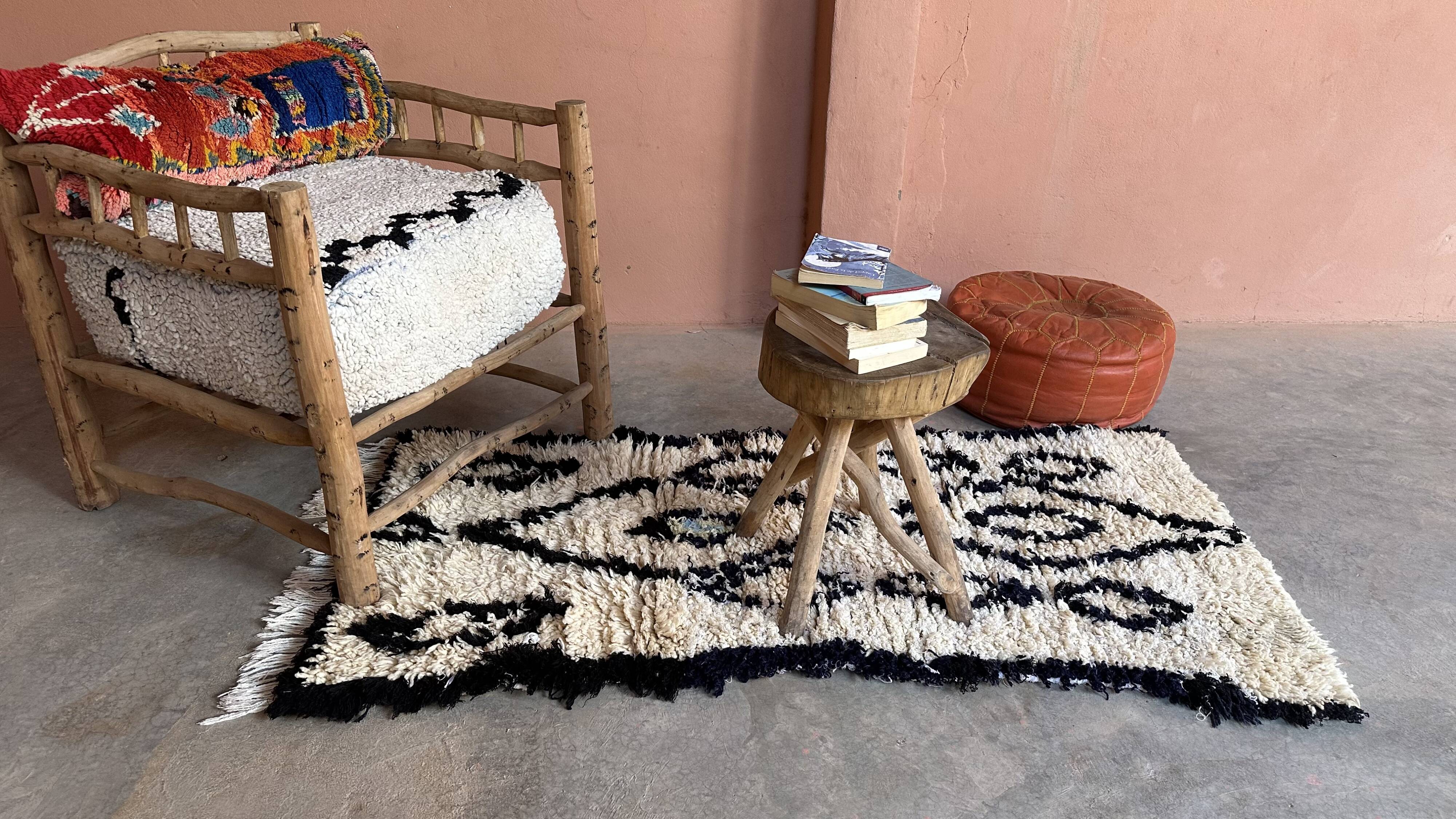 Azilal white and black Moroccan rug - 167 x 72 cm