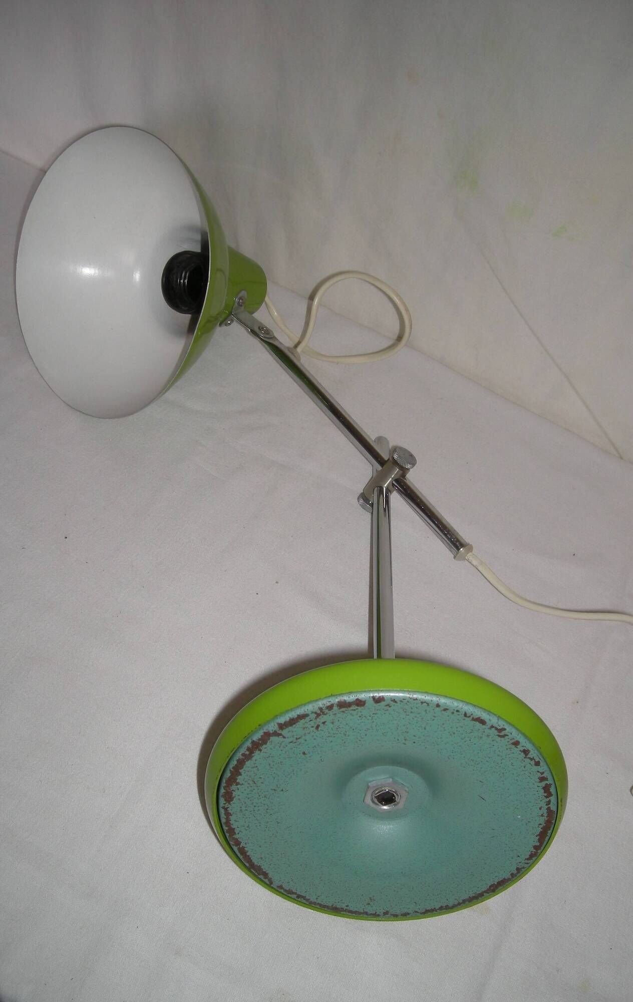 Green desk lamp with an arm from the 1970s.