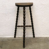 High tripod tabouret