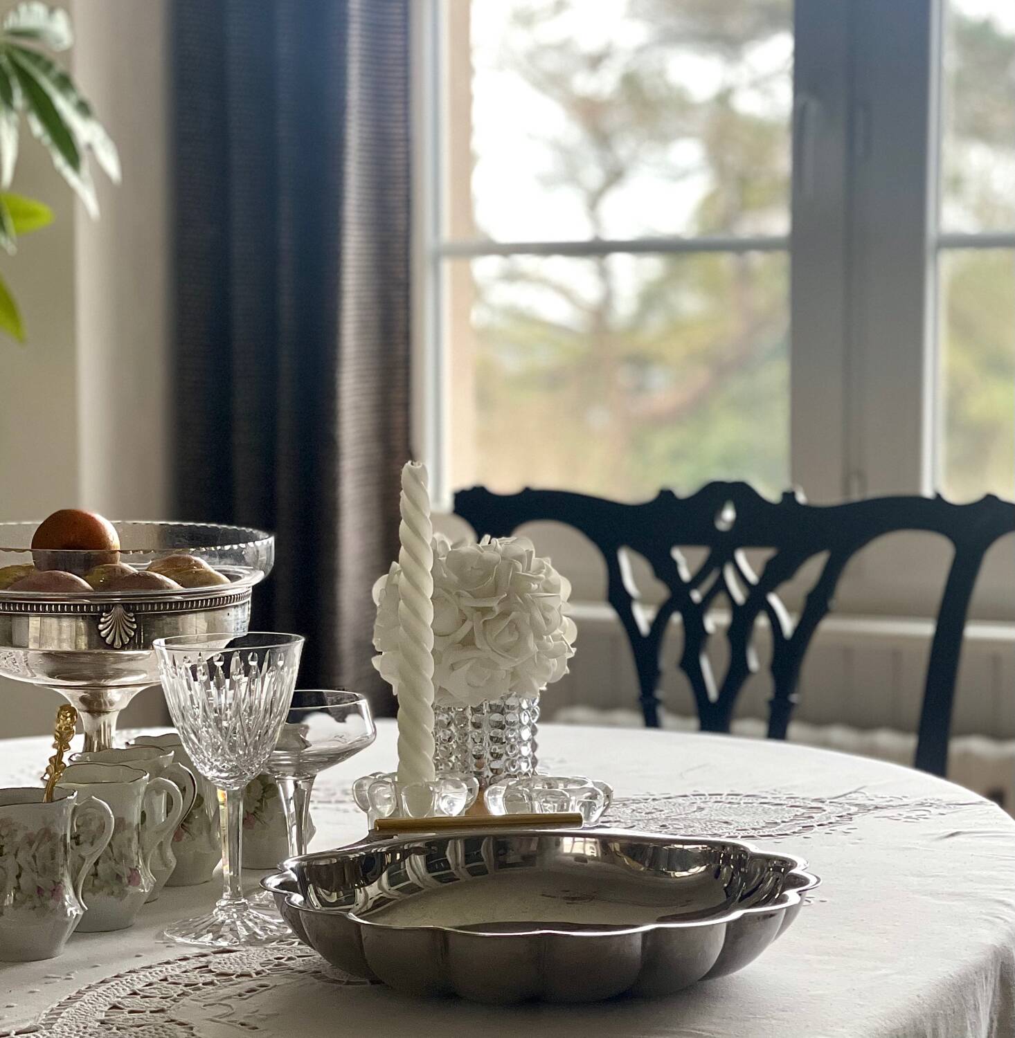 Silver-plated metal shell dish