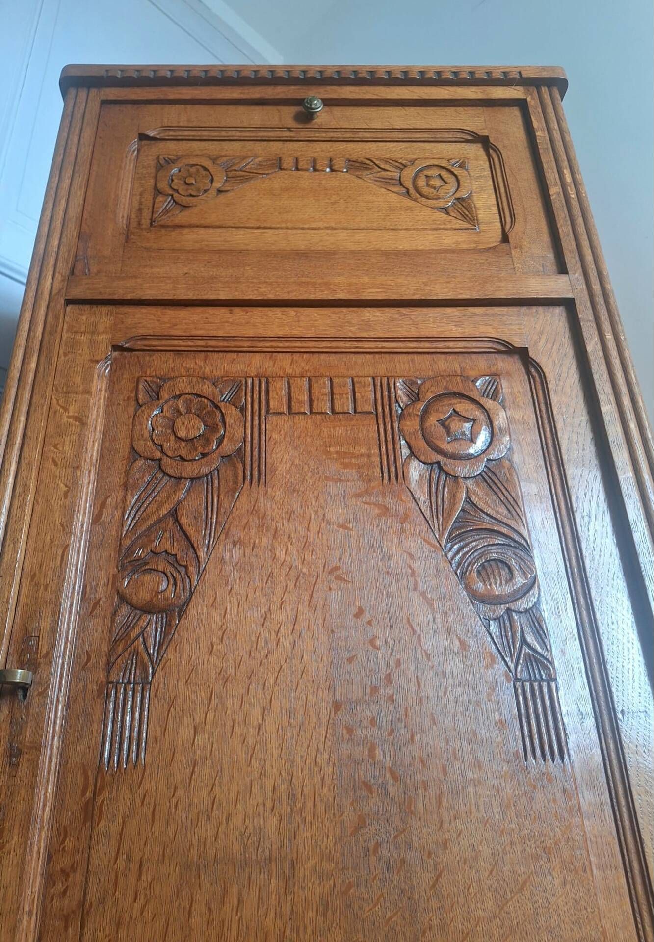 Large Art Deco music cabinet, antique bar, vintage console.