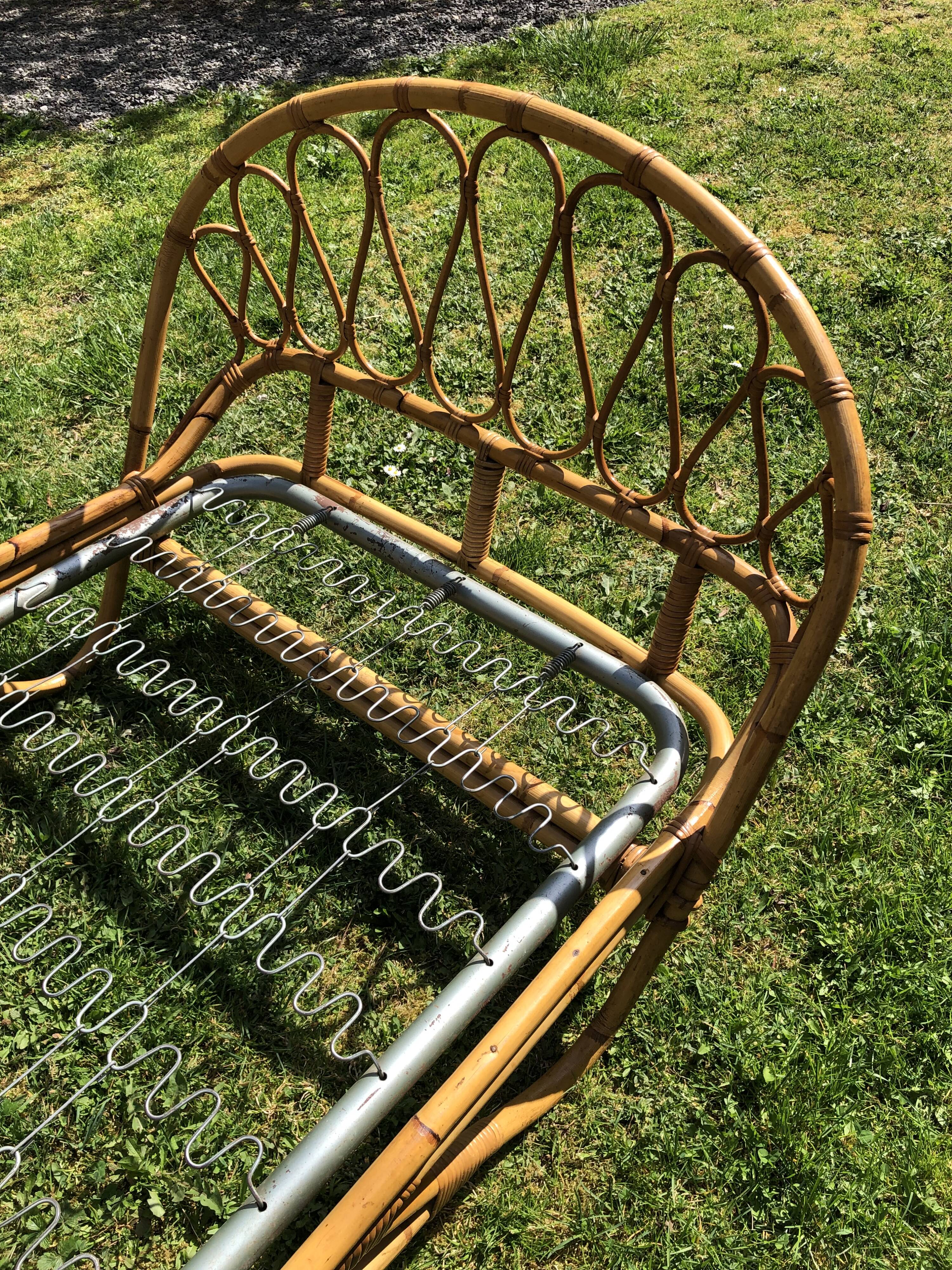 One-seater rattan bed