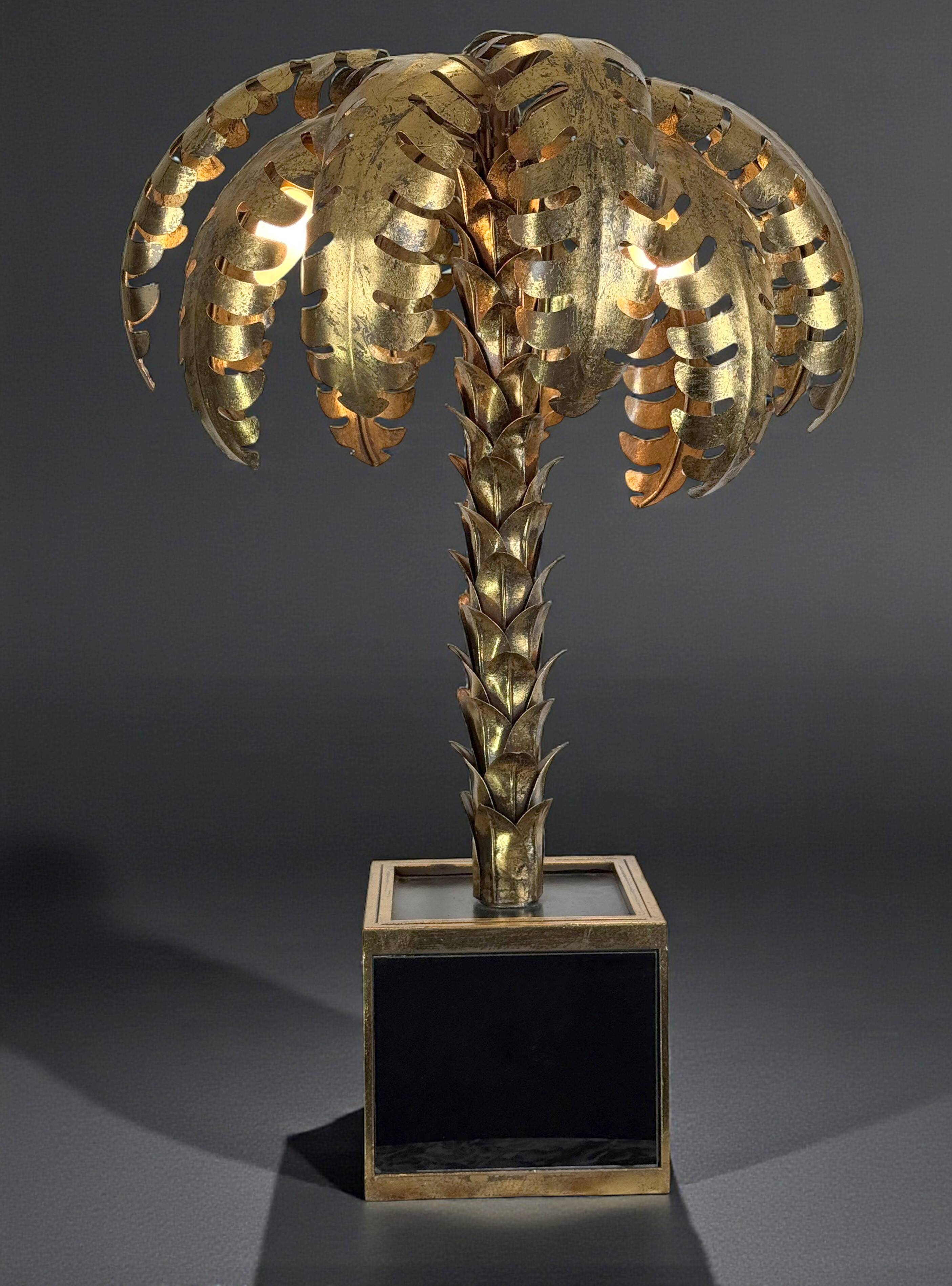 Lampe palmier en metal doré avec socle en plaque de verre style année 70