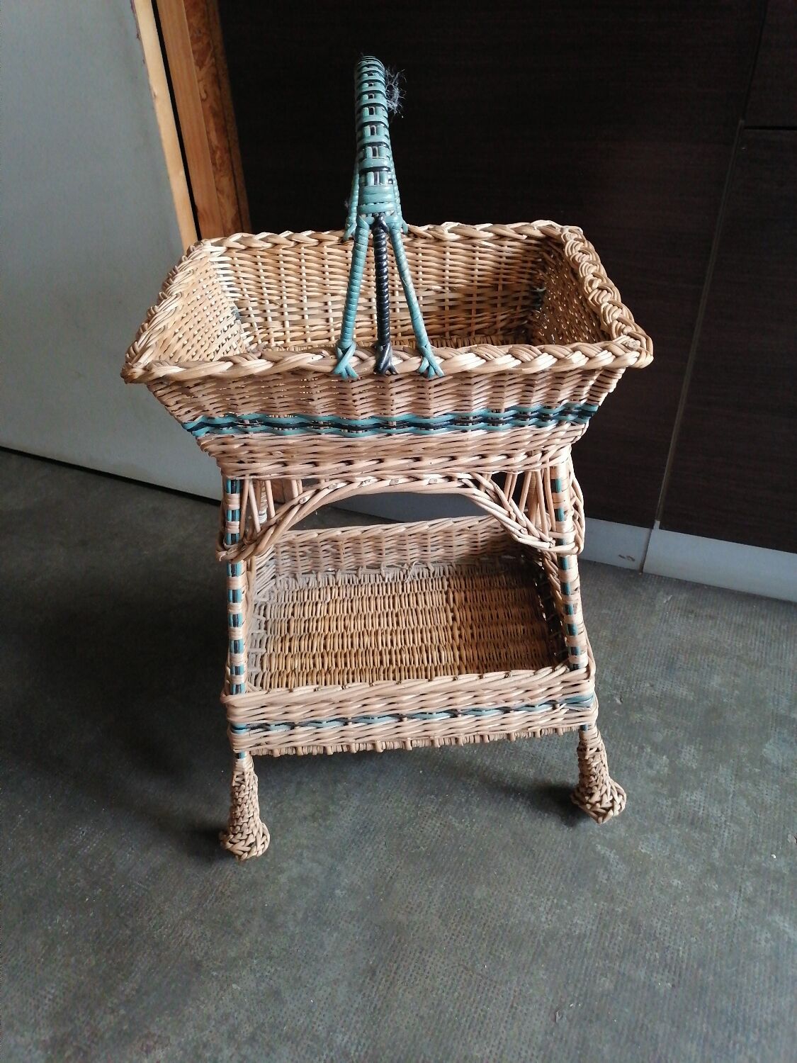 1900 yresse wicker worker serving table