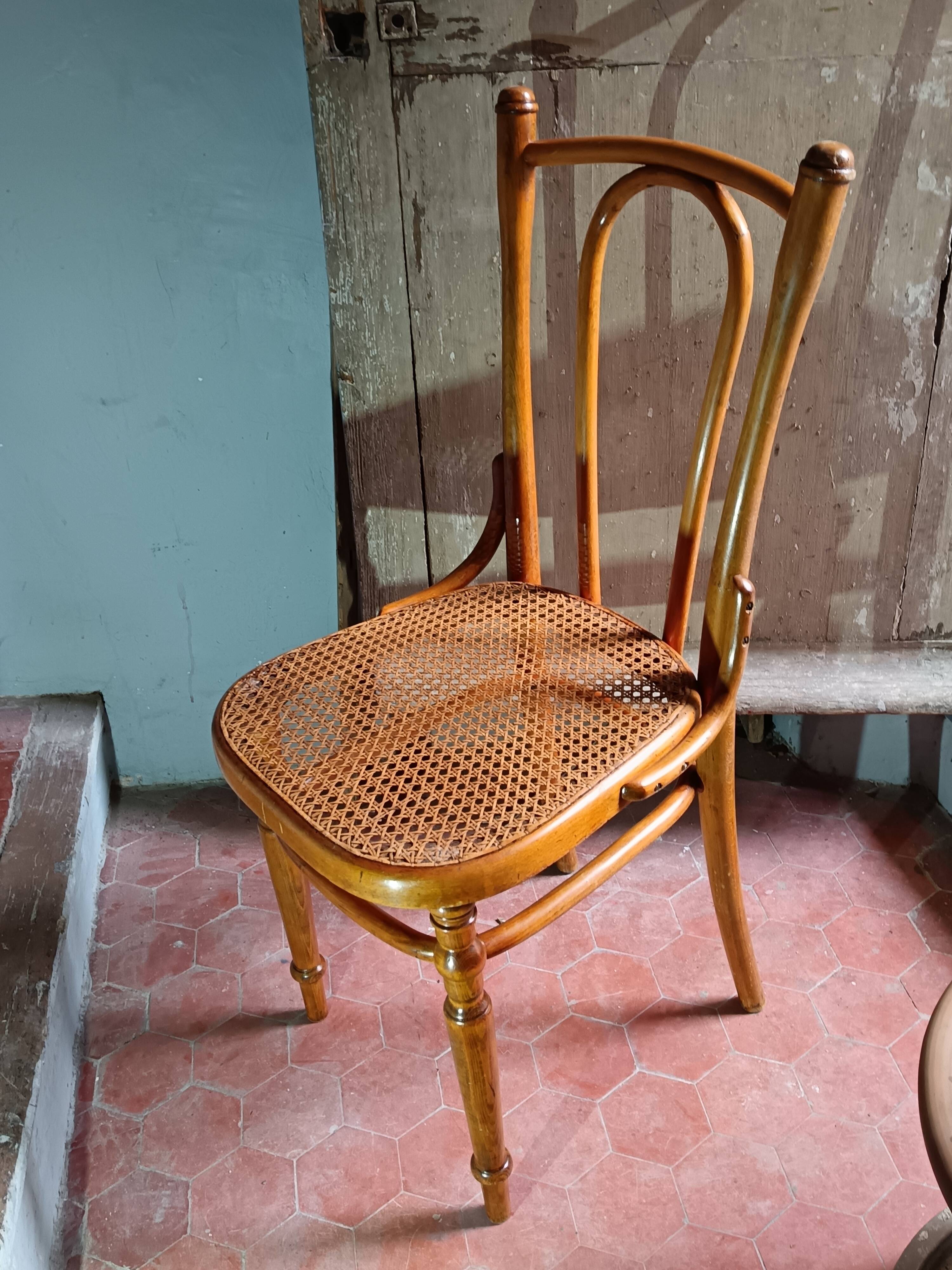 Ancienne Chaise de Bistrot en Bois Courbé " Fischel "