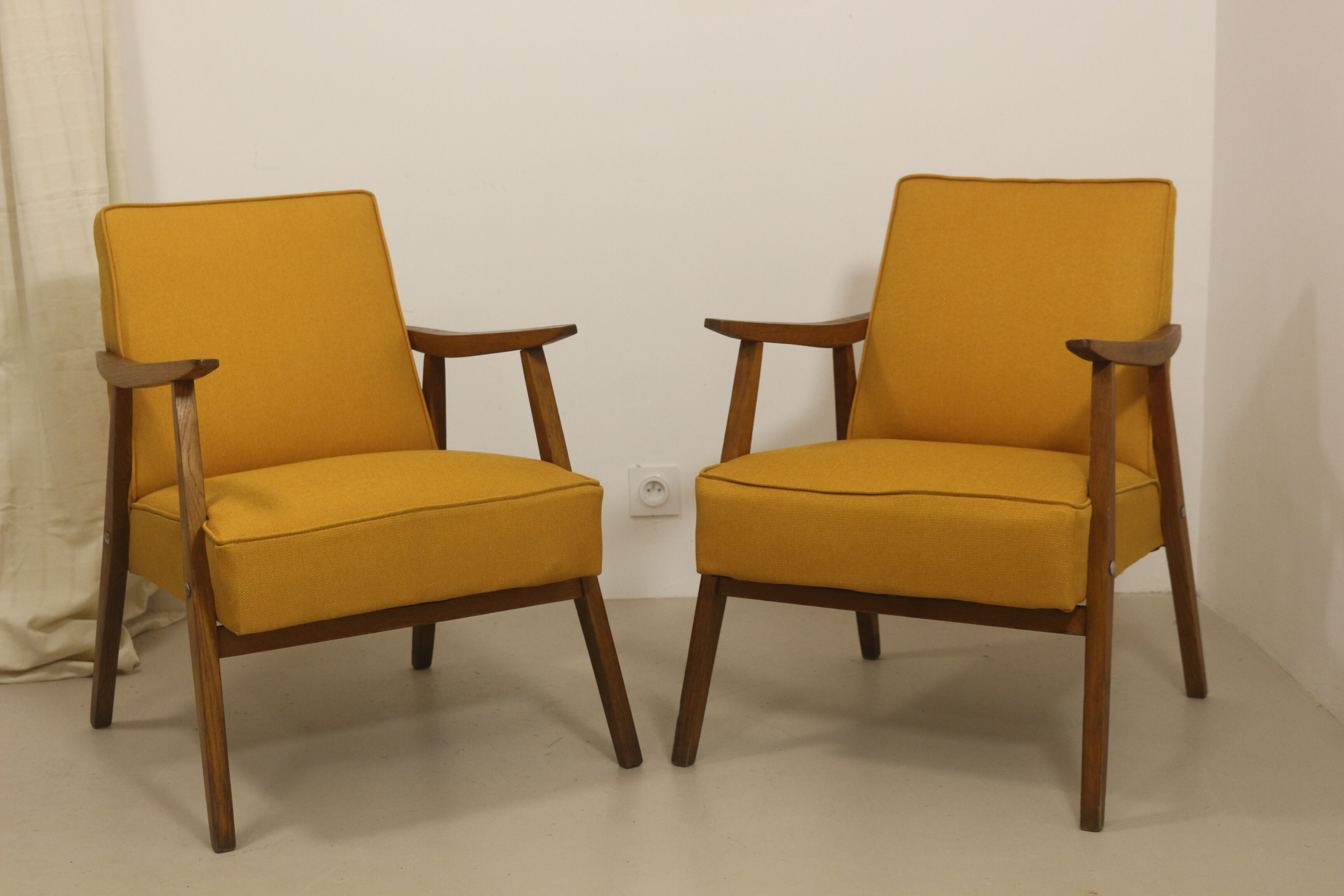 Pair of Scandinavian armchairs 1960 curved armrests. Ref Mimosa